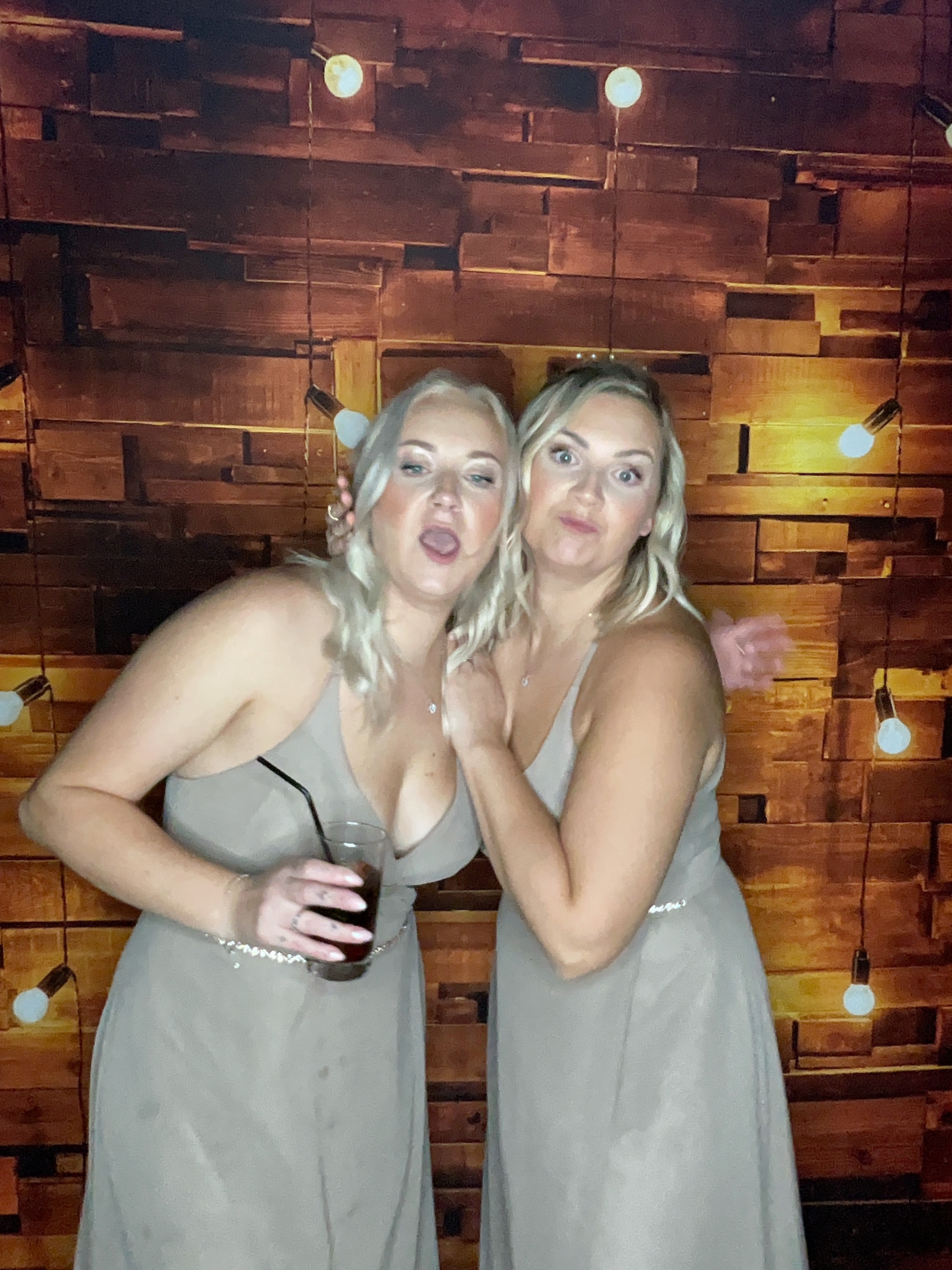 Thomas & Poppy  | View more photos from the event at gallery.magicimages.uk/u/MagicImages/Thomas-Poppy