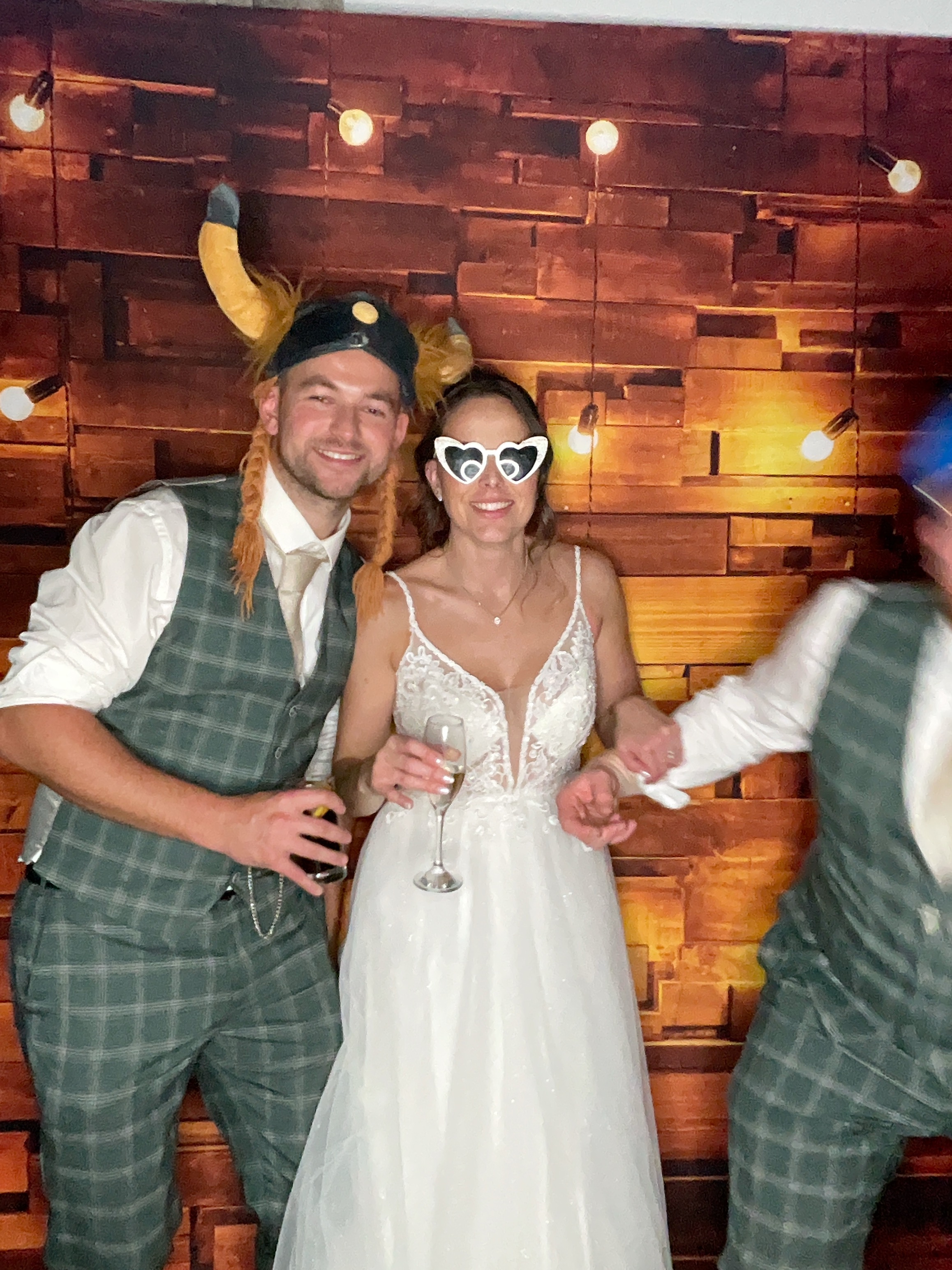 Thomas & Poppy  | View more photos from the event at gallery.magicimages.uk/u/MagicImages/Thomas-Poppy