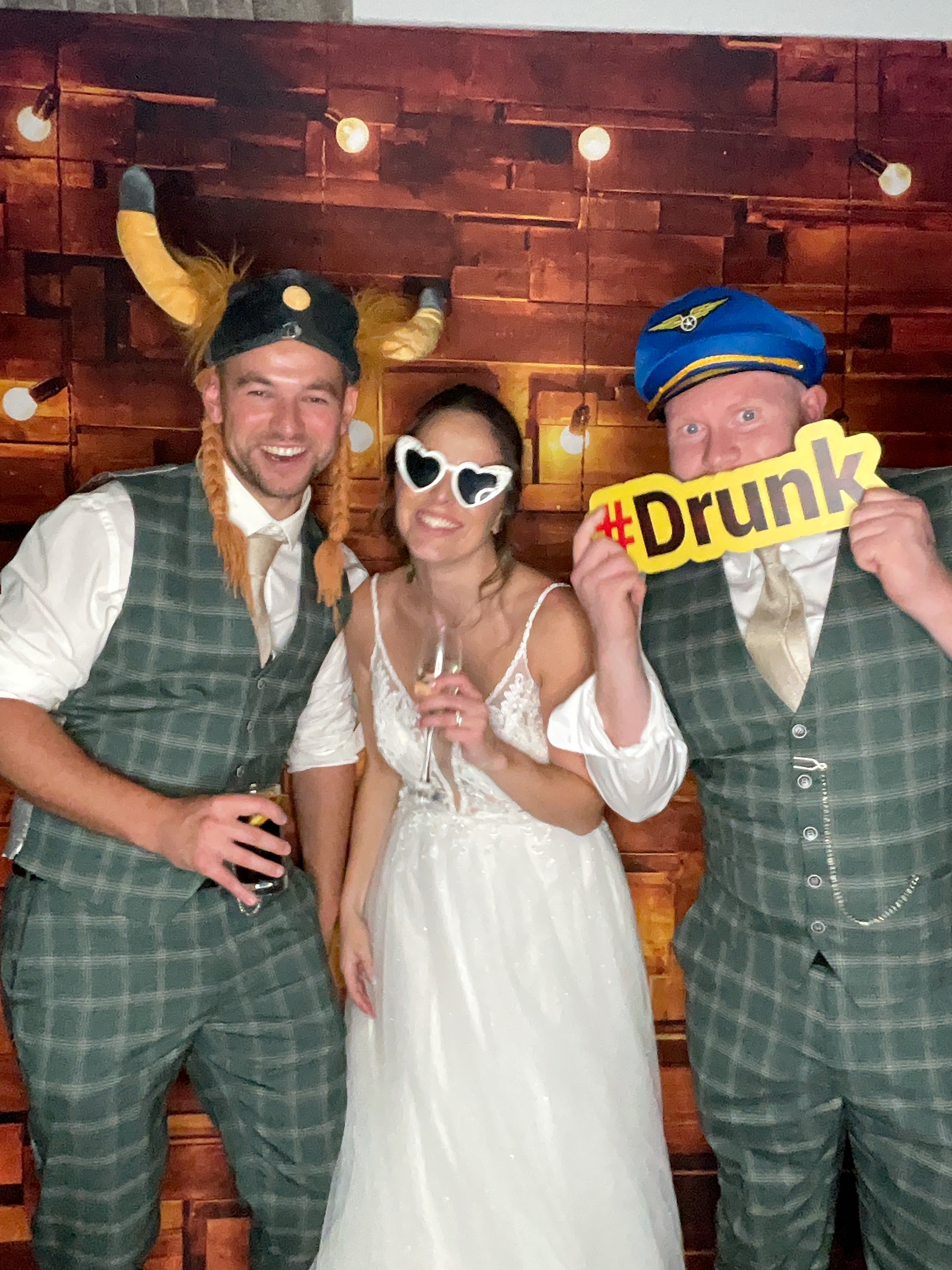 Thomas & Poppy  | View more photos from the event at gallery.magicimages.uk/u/MagicImages/Thomas-Poppy