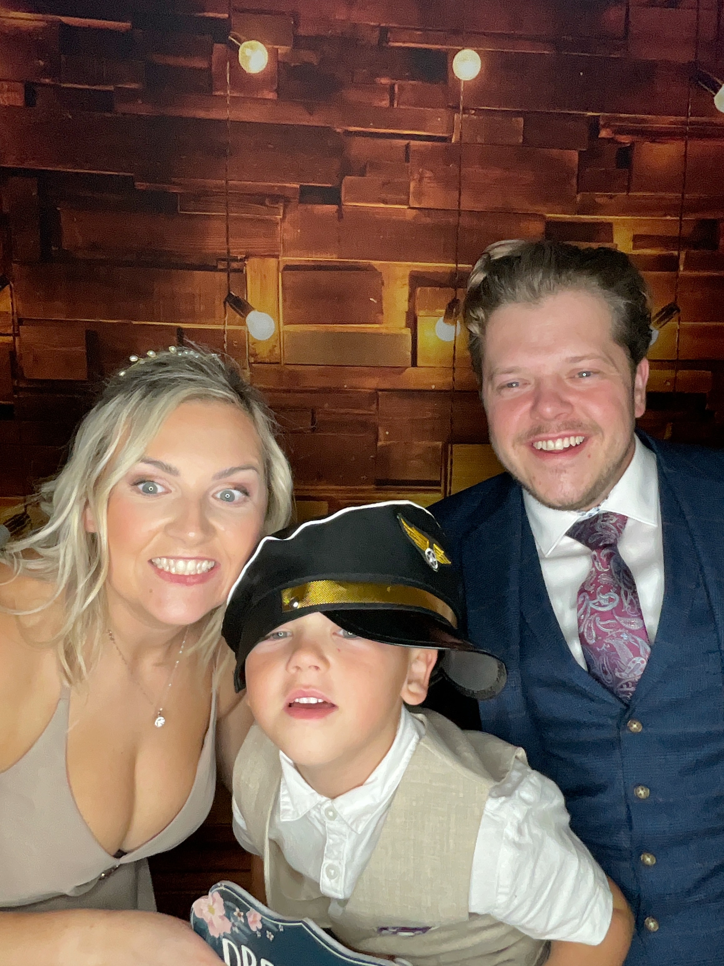 Thomas & Poppy  | View more photos from the event at gallery.magicimages.uk/u/MagicImages/Thomas-Poppy