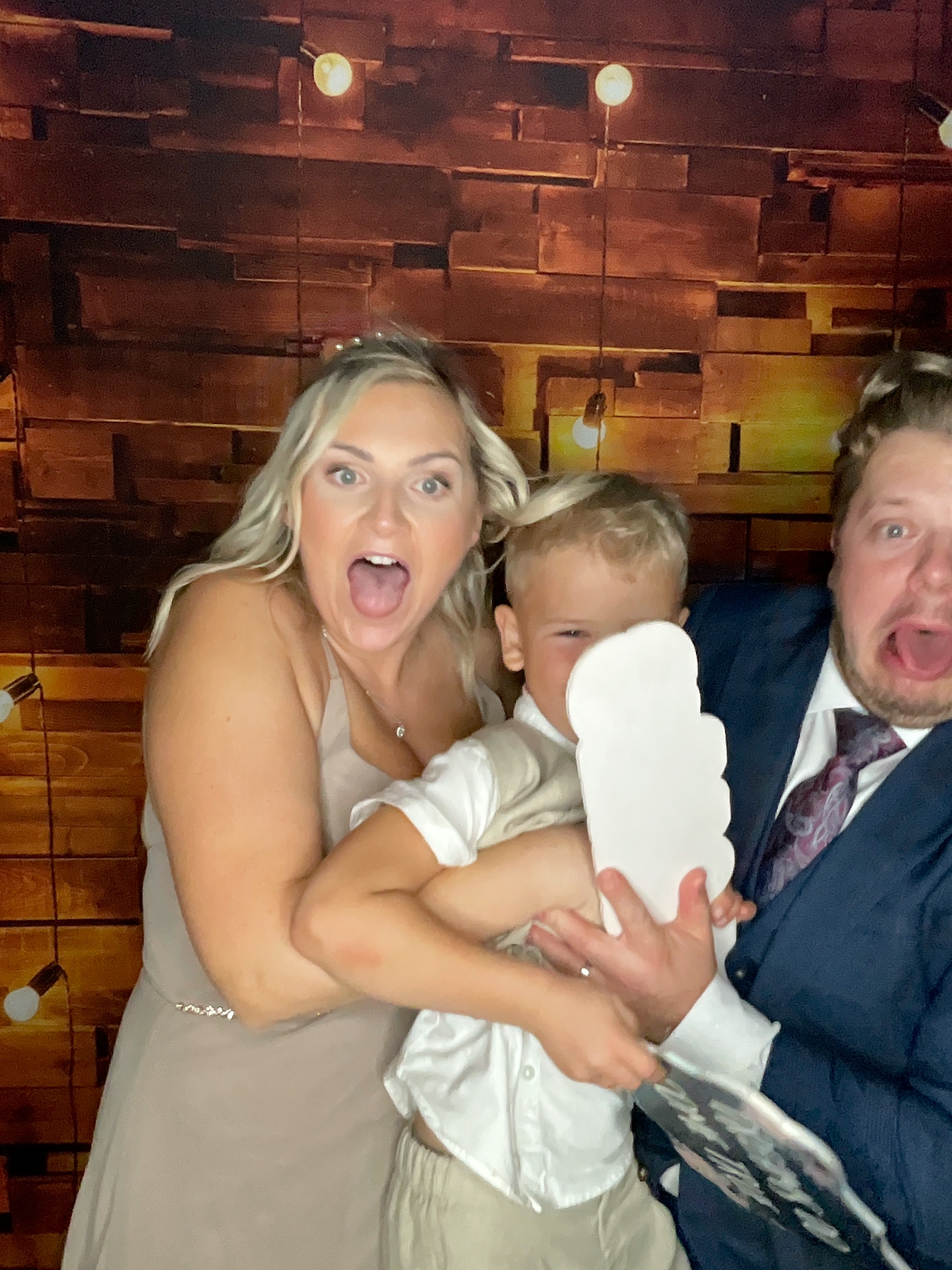 Thomas & Poppy  | View more photos from the event at gallery.magicimages.uk/u/MagicImages/Thomas-Poppy