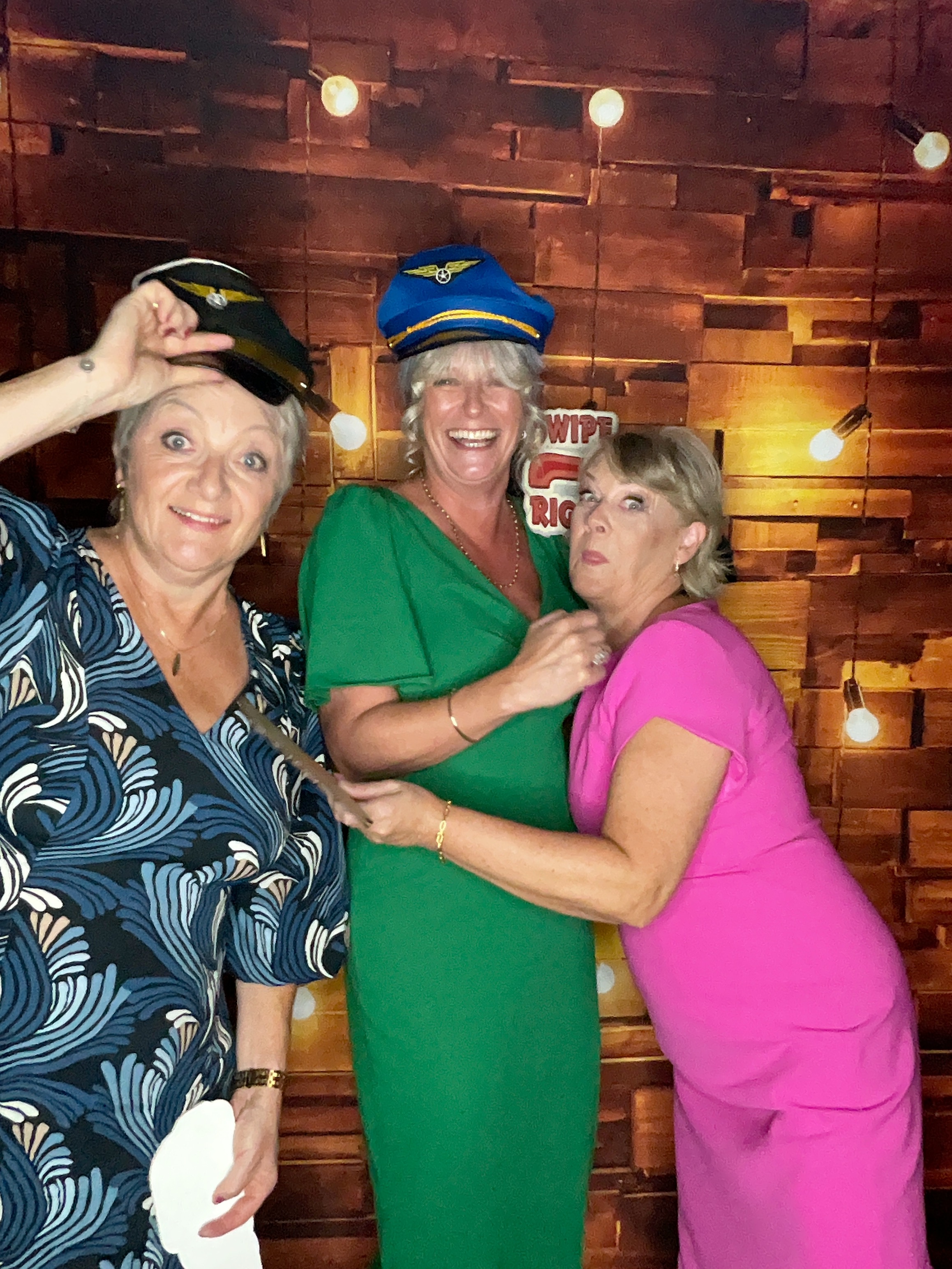 Thomas & Poppy  | View more photos from the event at gallery.magicimages.uk/u/MagicImages/Thomas-Poppy