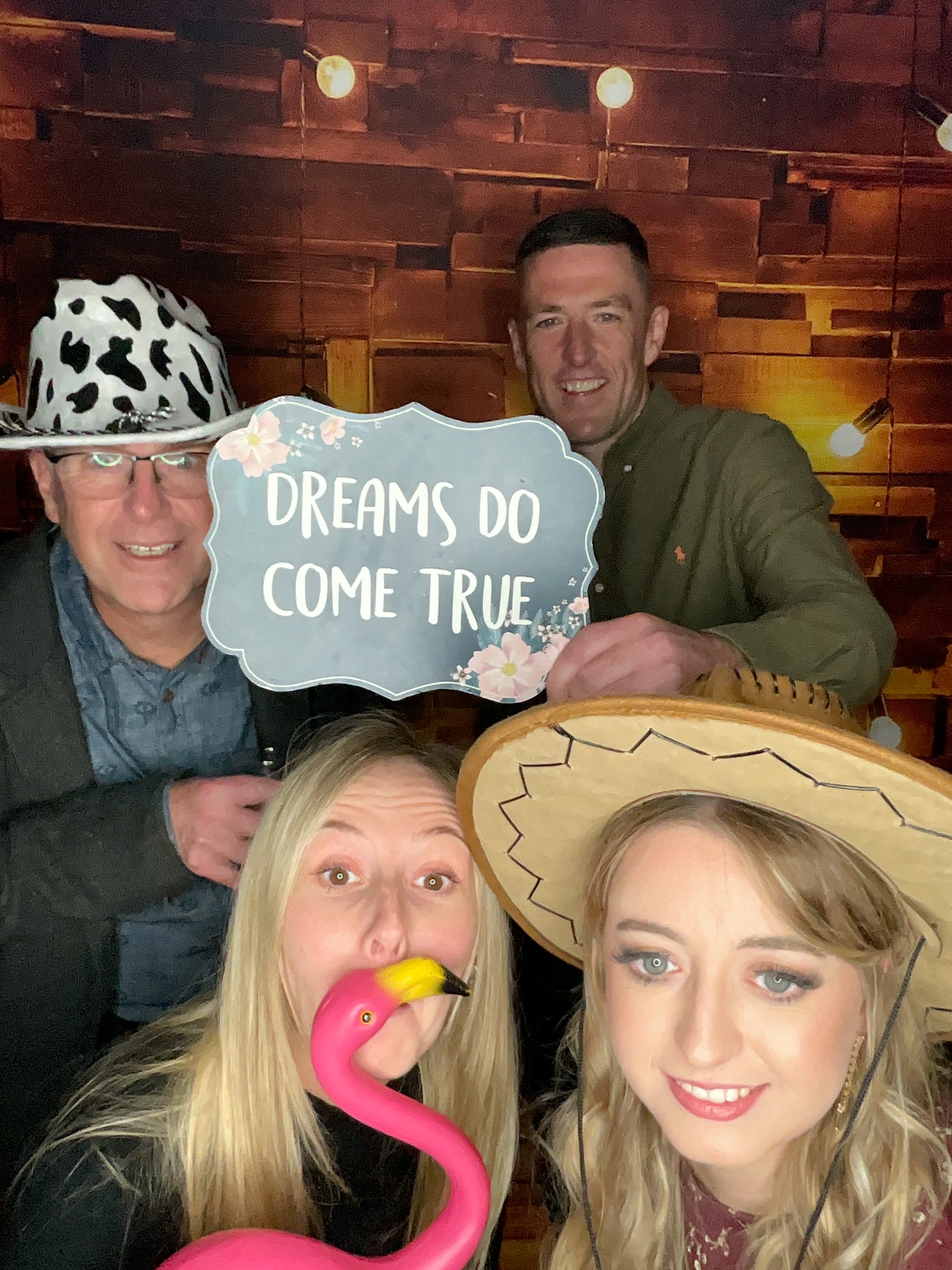 Thomas & Poppy  | View more photos from the event at gallery.magicimages.uk/u/MagicImages/Thomas-Poppy