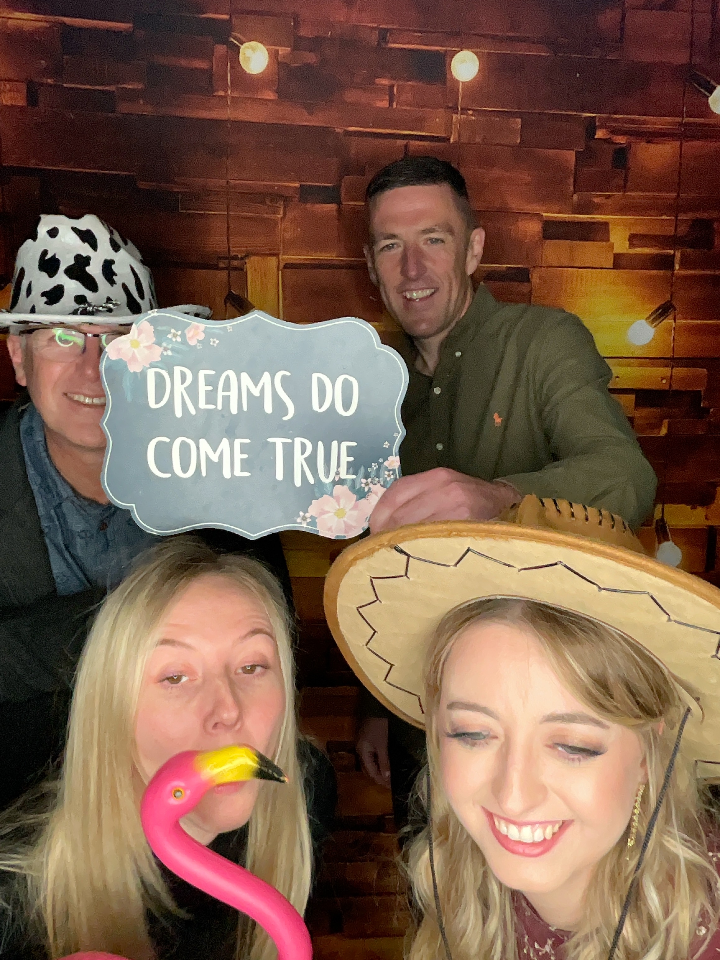 Thomas & Poppy  | View more photos from the event at gallery.magicimages.uk/u/MagicImages/Thomas-Poppy