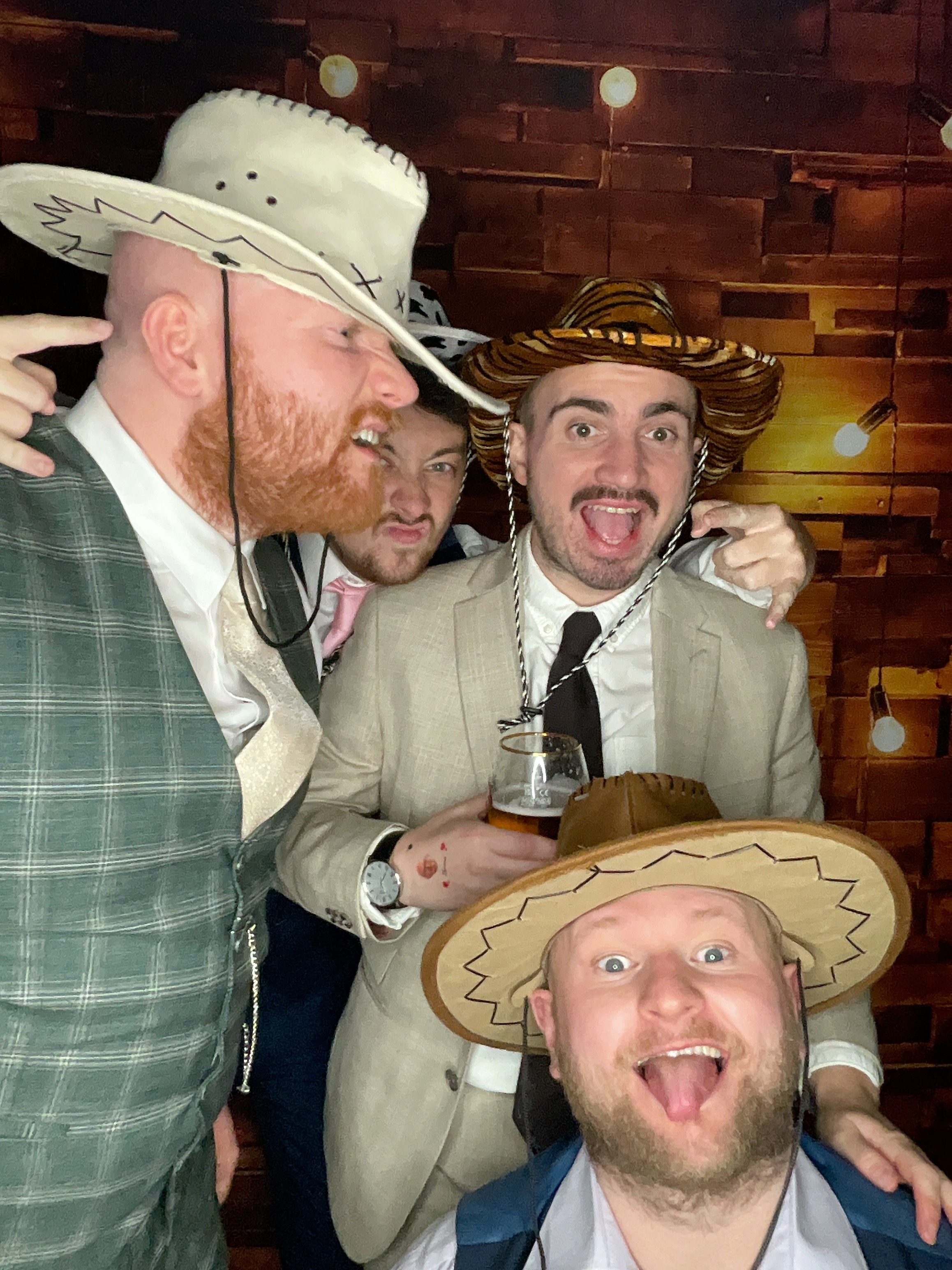 Thomas & Poppy  | View more photos from the event at gallery.magicimages.uk/u/MagicImages/Thomas-Poppy