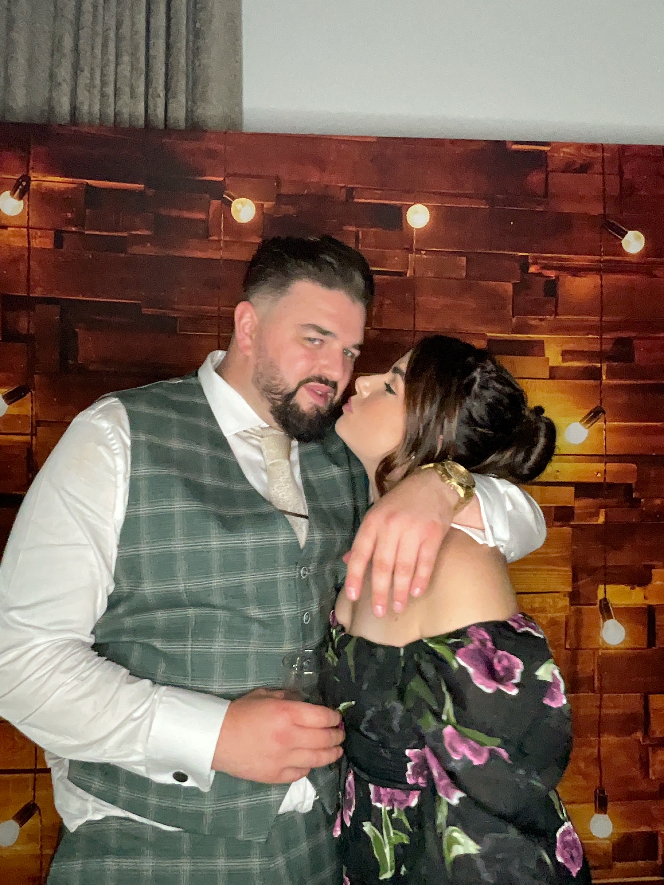 Thomas & Poppy  | View more photos from the event at gallery.magicimages.uk/u/MagicImages/Thomas-Poppy