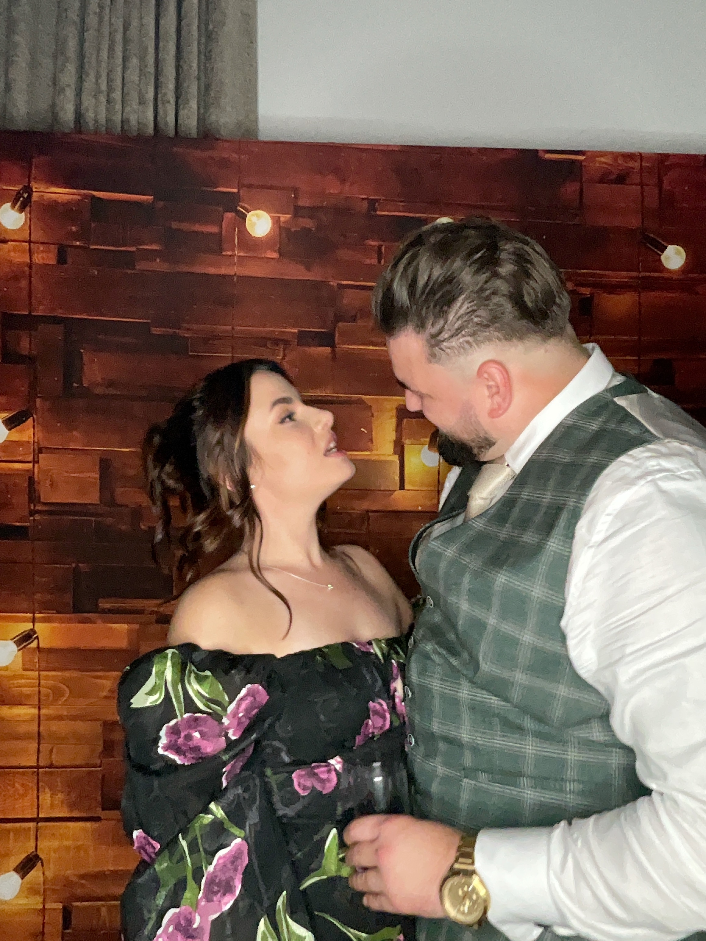 Thomas & Poppy  | View more photos from the event at gallery.magicimages.uk/u/MagicImages/Thomas-Poppy