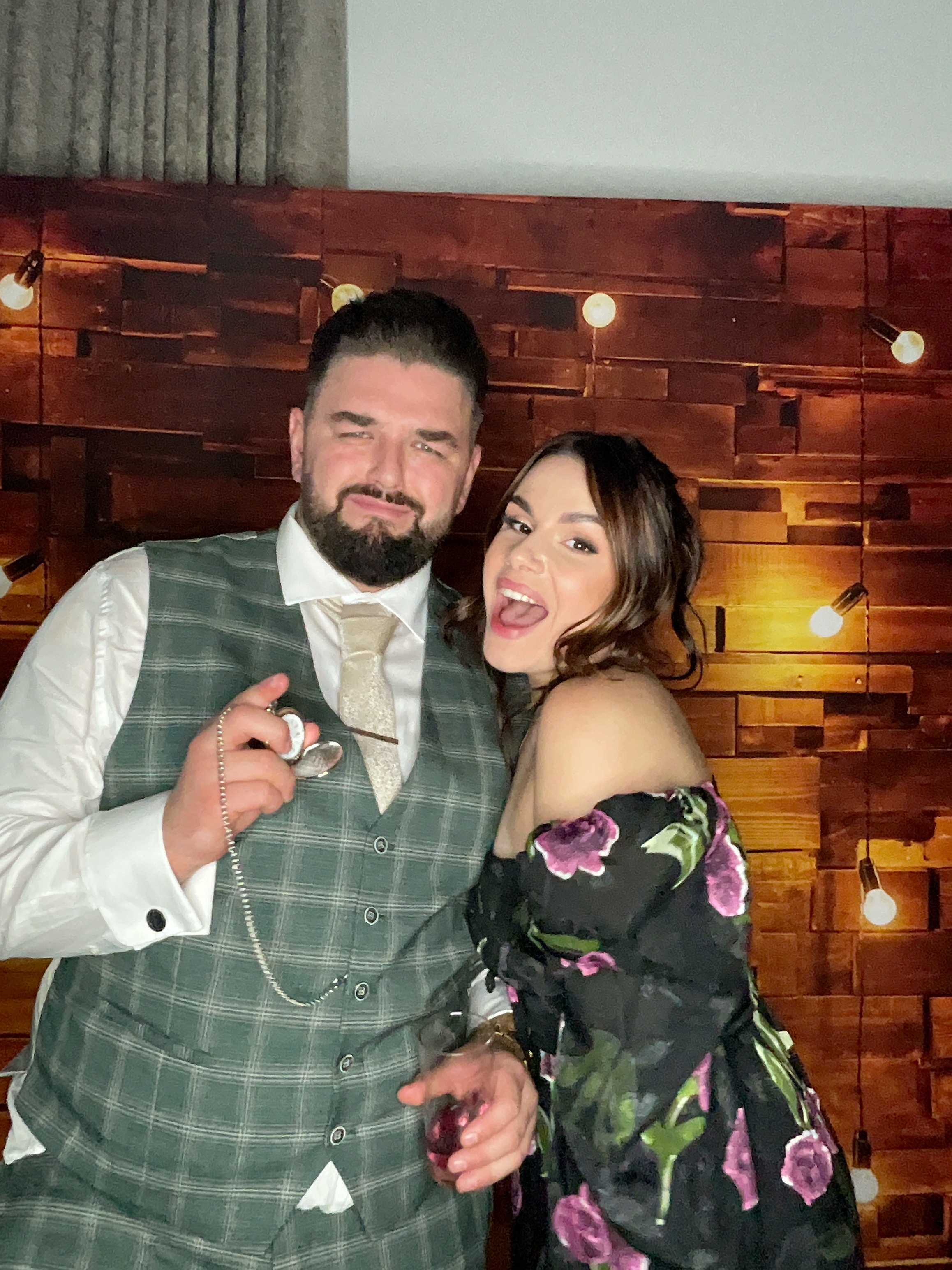 Thomas & Poppy  | View more photos from the event at gallery.magicimages.uk/u/MagicImages/Thomas-Poppy