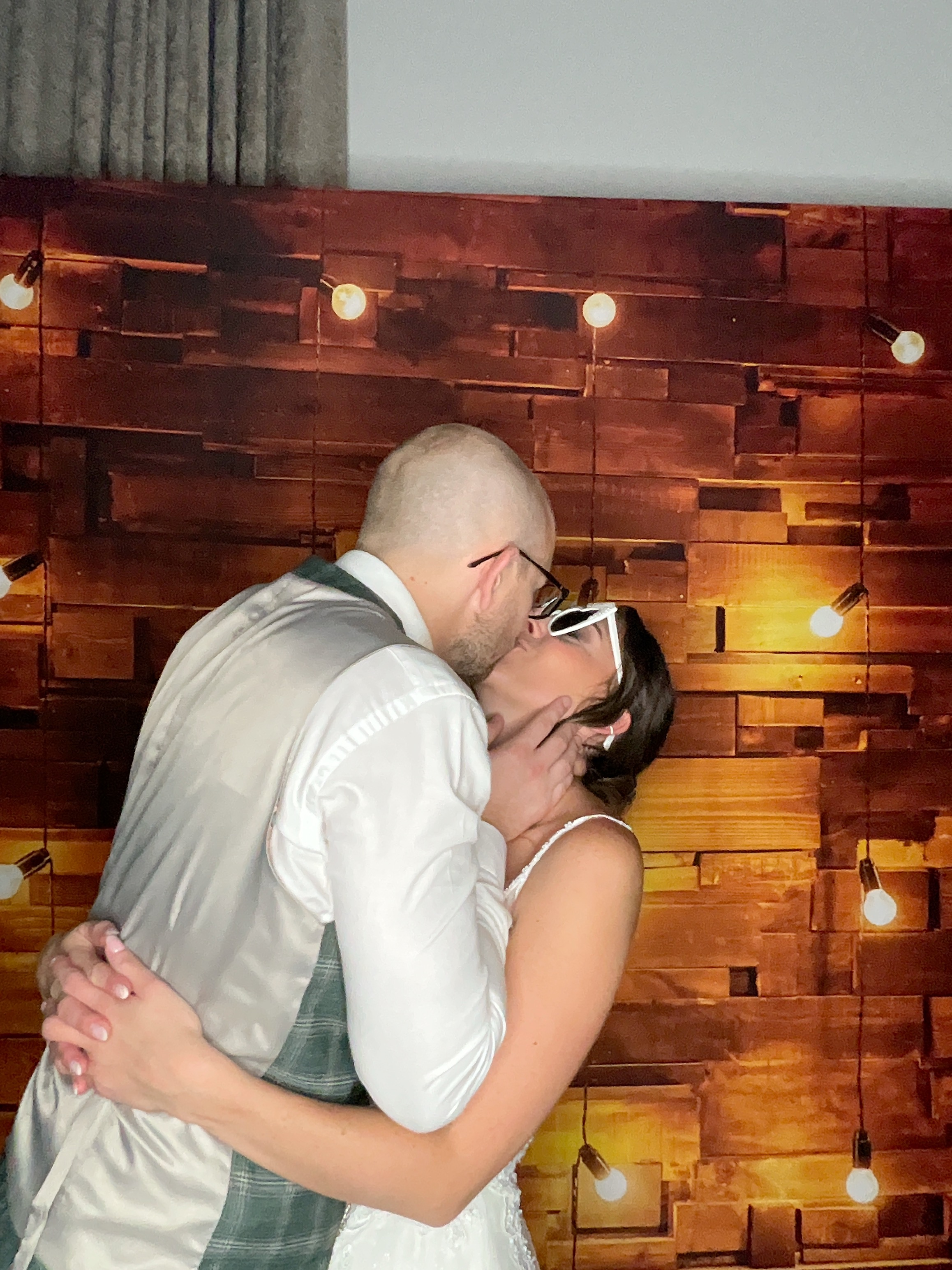 Thomas & Poppy  | View more photos from the event at gallery.magicimages.uk/u/MagicImages/Thomas-Poppy