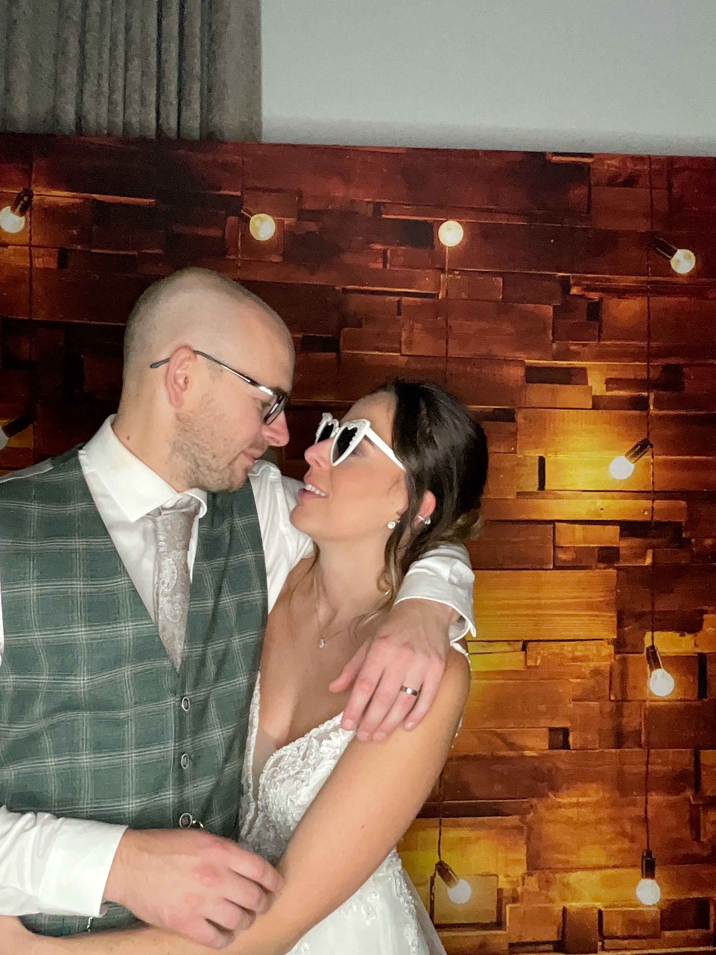 Thomas & Poppy  | View more photos from the event at gallery.magicimages.uk/u/MagicImages/Thomas-Poppy