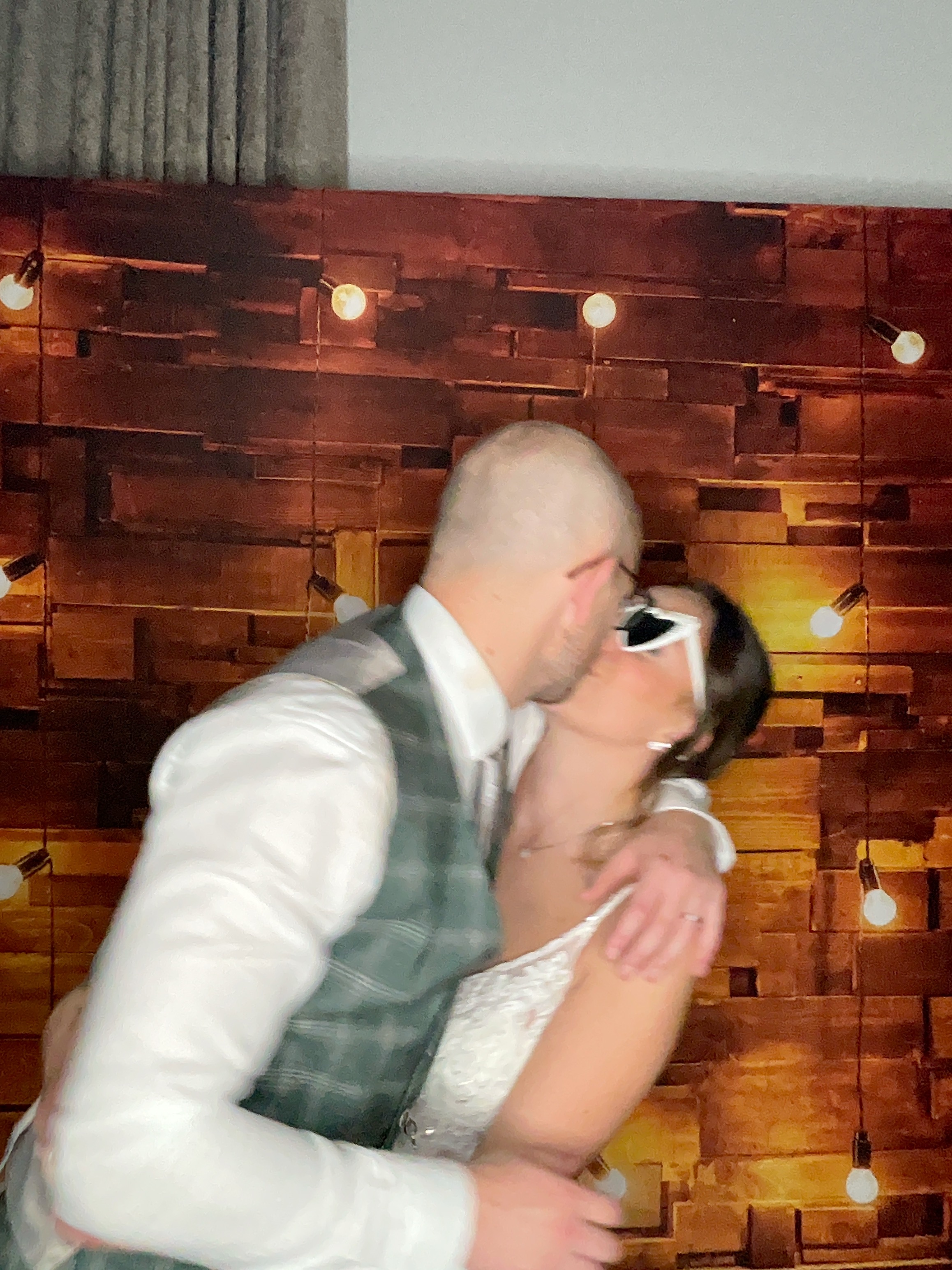 Thomas & Poppy  | View more photos from the event at gallery.magicimages.uk/u/MagicImages/Thomas-Poppy