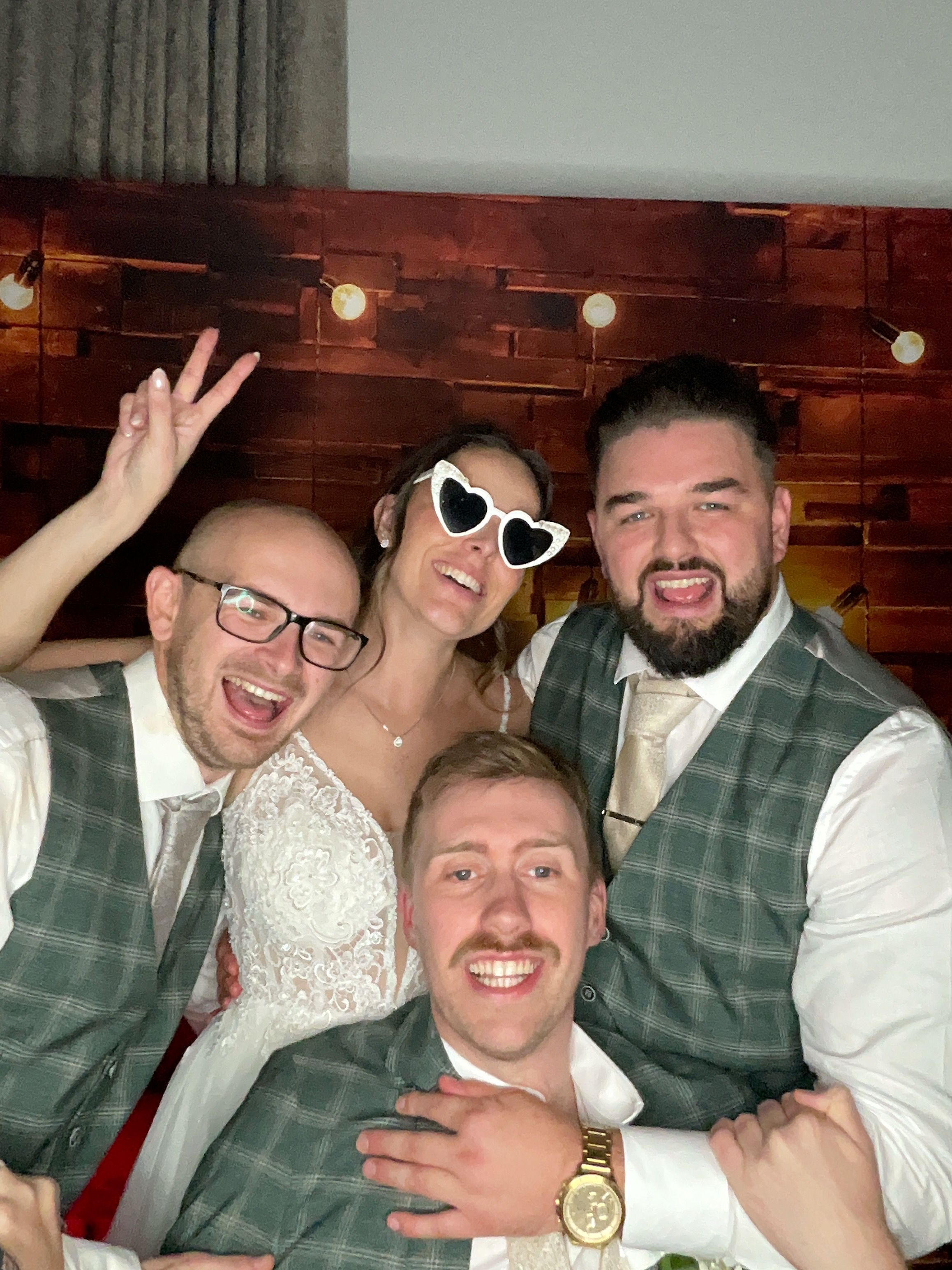 Thomas & Poppy  | View more photos from the event at gallery.magicimages.uk/u/MagicImages/Thomas-Poppy