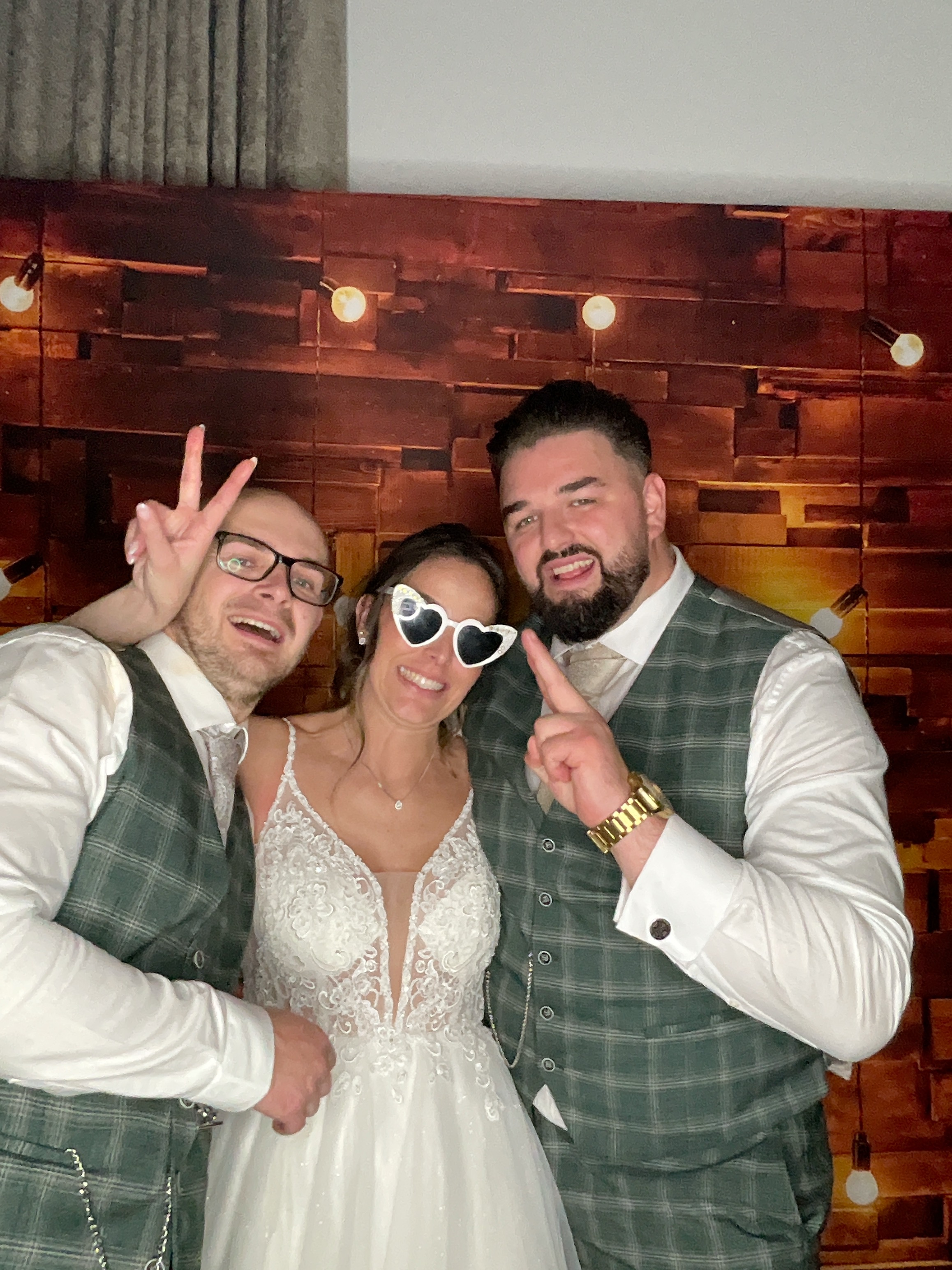 Thomas & Poppy  | View more photos from the event at gallery.magicimages.uk/u/MagicImages/Thomas-Poppy