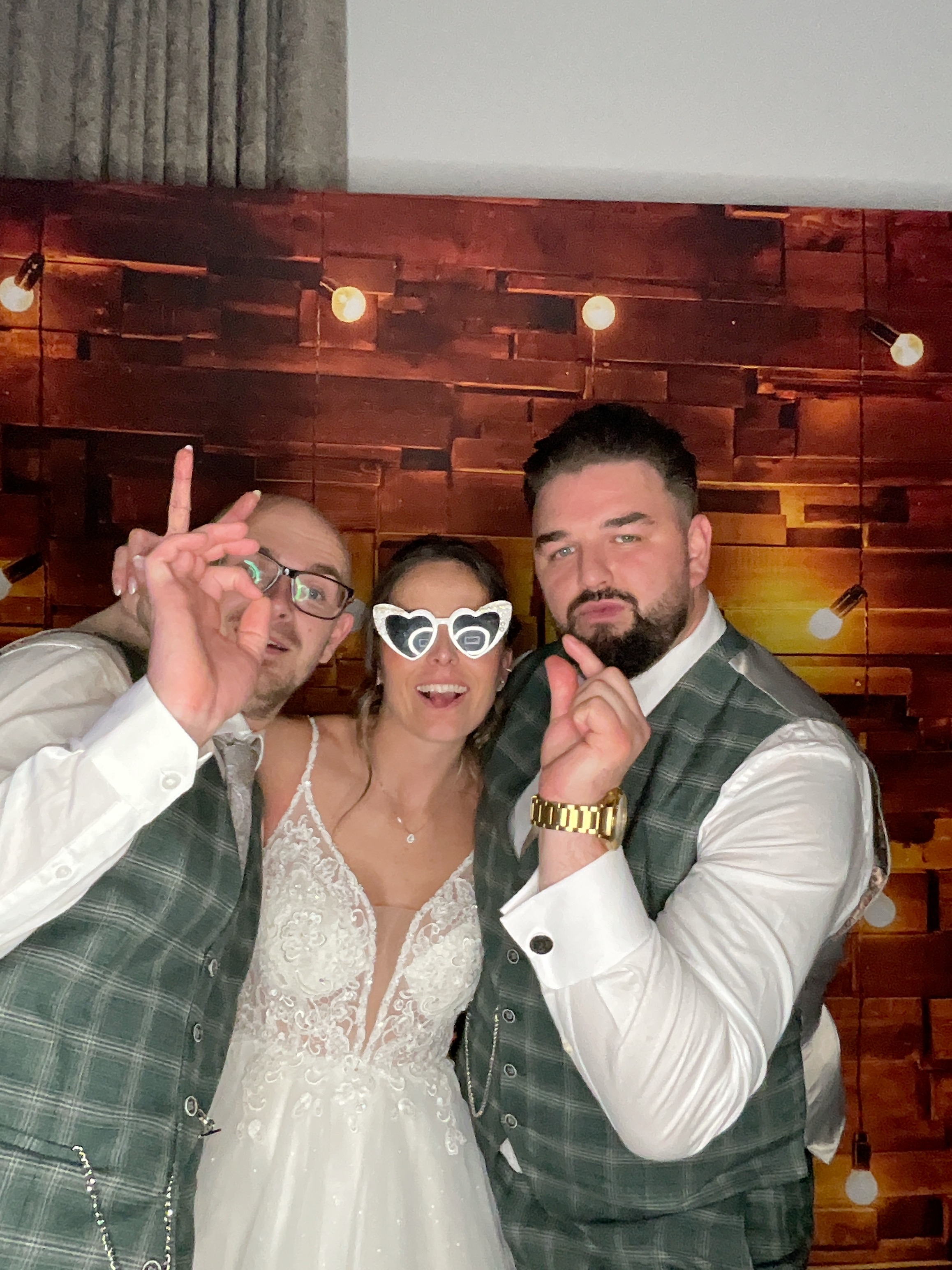 Thomas & Poppy  | View more photos from the event at gallery.magicimages.uk/u/MagicImages/Thomas-Poppy