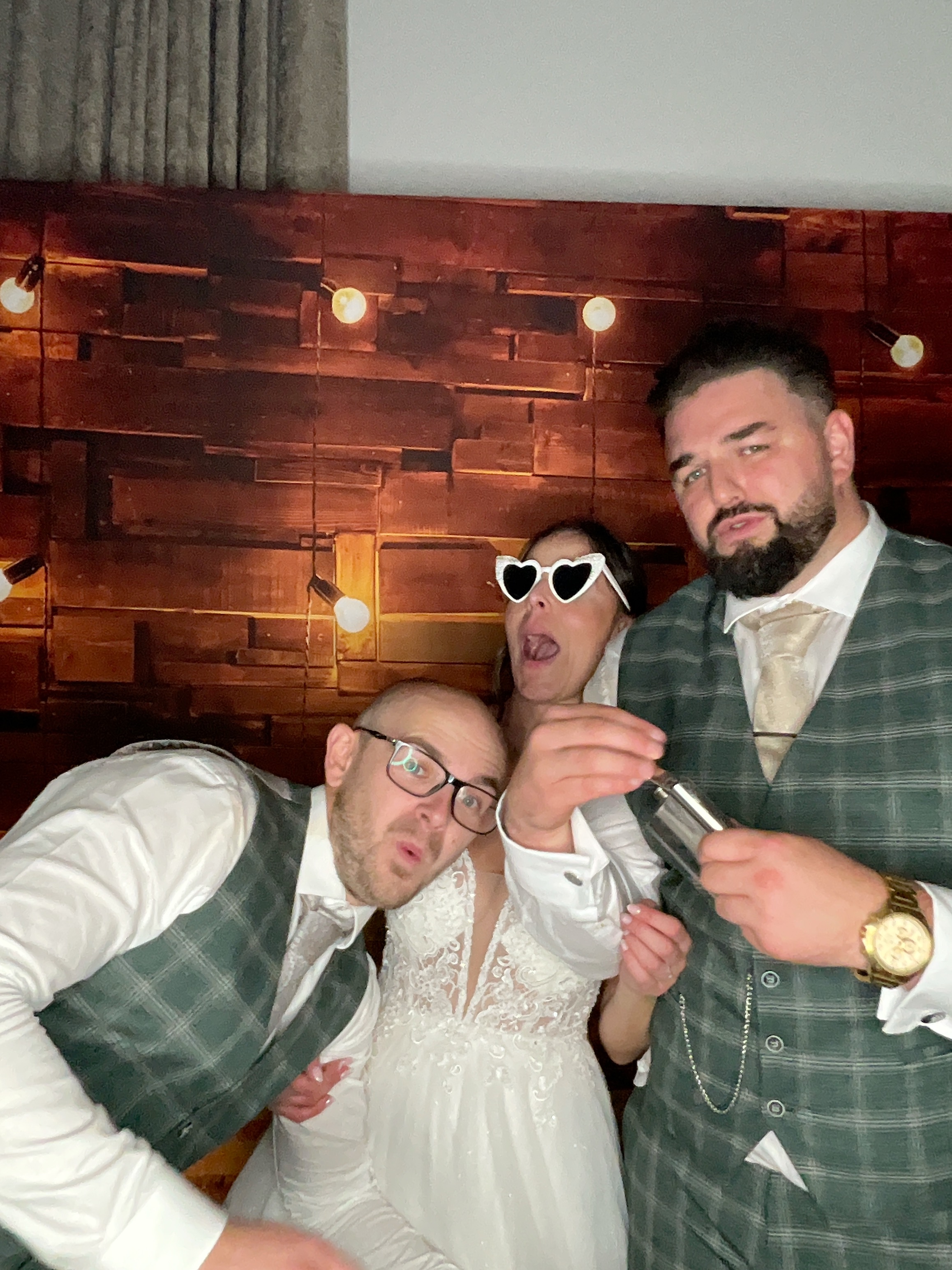 Thomas & Poppy  | View more photos from the event at gallery.magicimages.uk/u/MagicImages/Thomas-Poppy