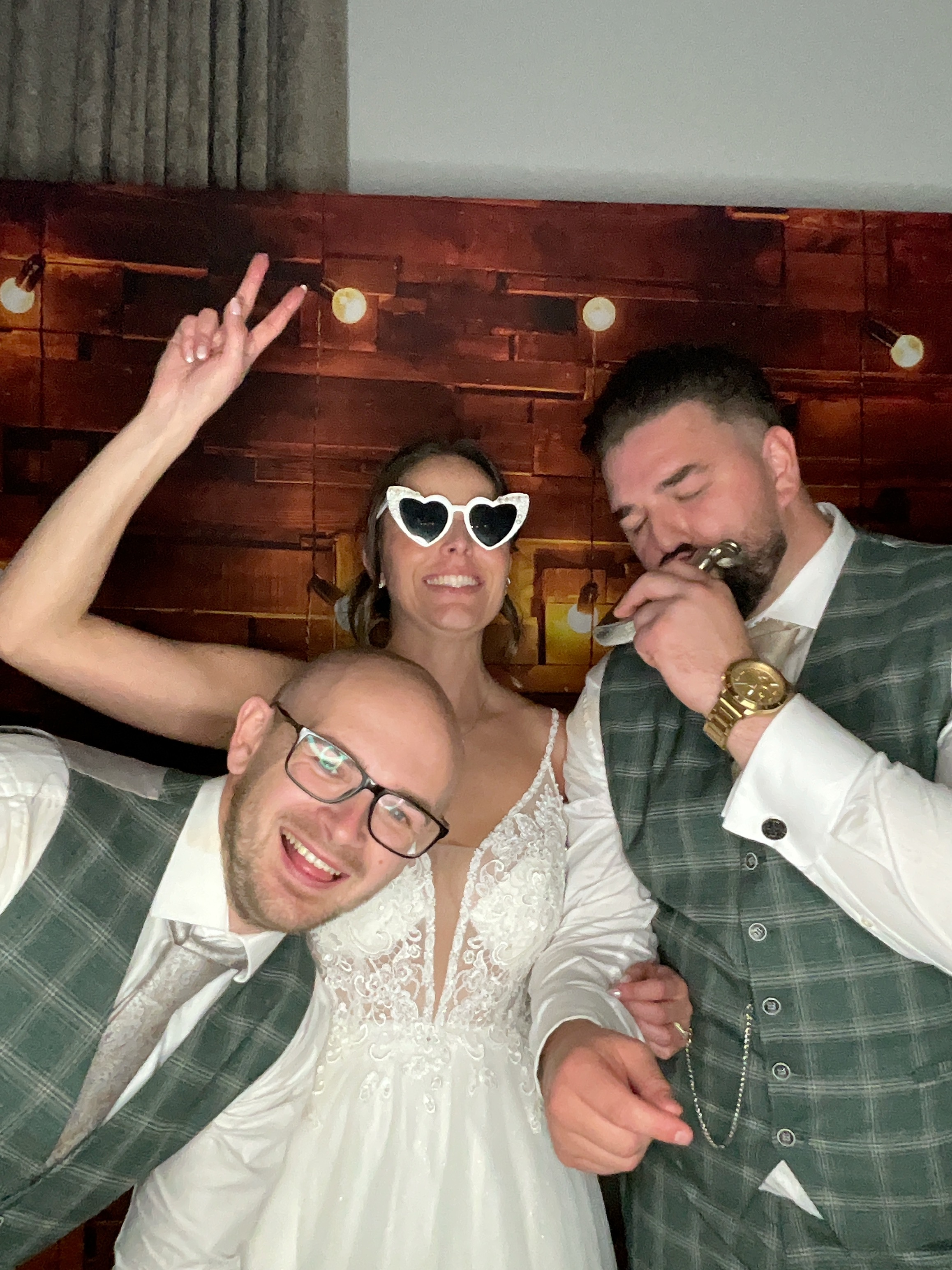 Thomas & Poppy  | View more photos from the event at gallery.magicimages.uk/u/MagicImages/Thomas-Poppy