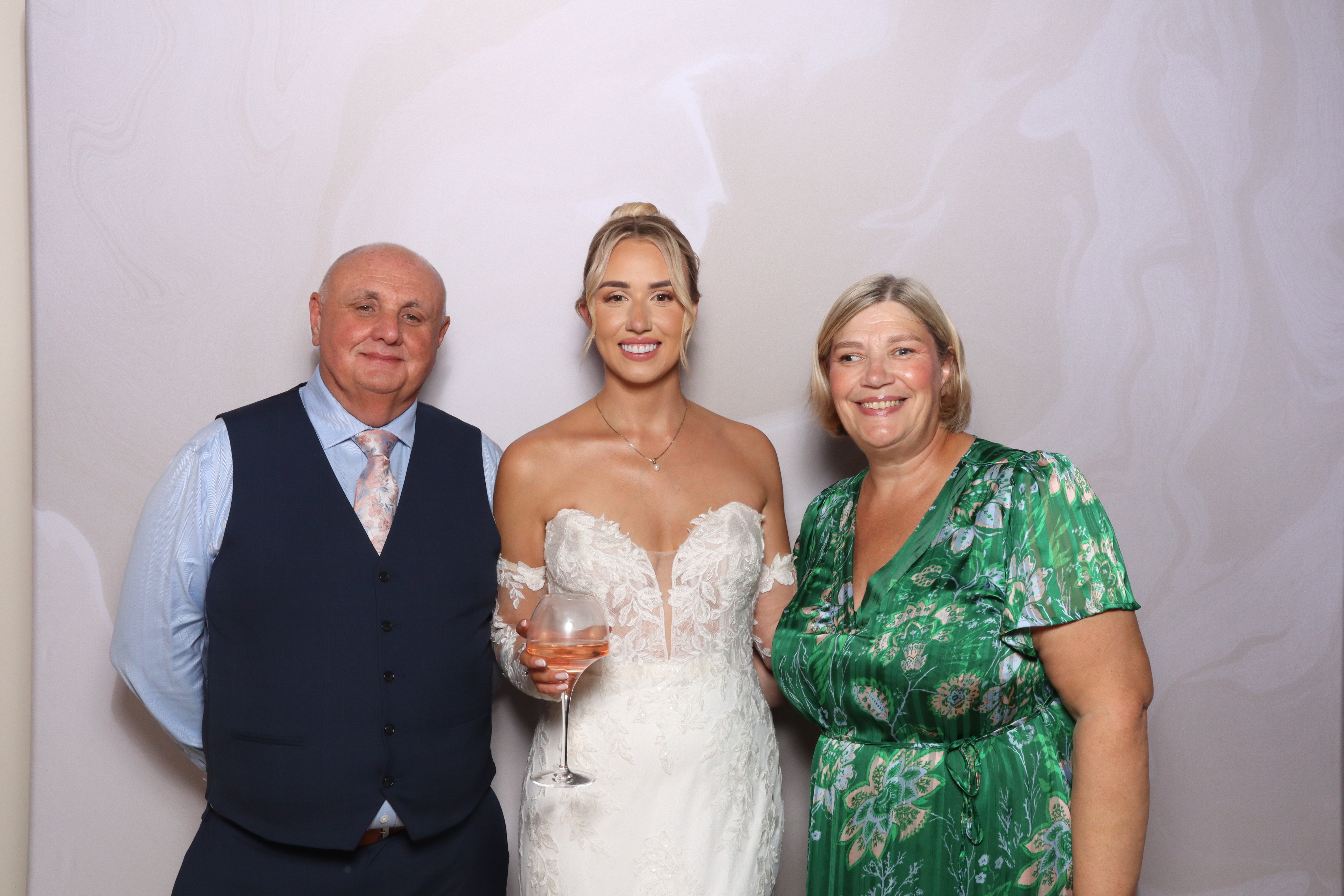 Tyrone and Anna | View more photos from the event at gallery.magicimages.uk/u/MagicImages/Tyrone-and-Anna