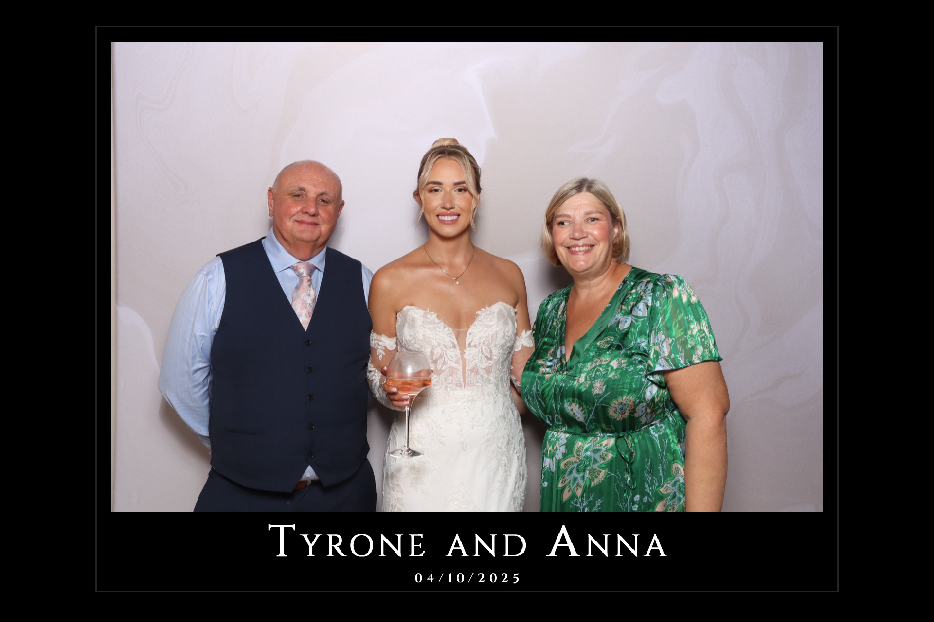 Tyrone and Anna | View more photos from the event at gallery.magicimages.uk/u/MagicImages/Tyrone-and-Anna