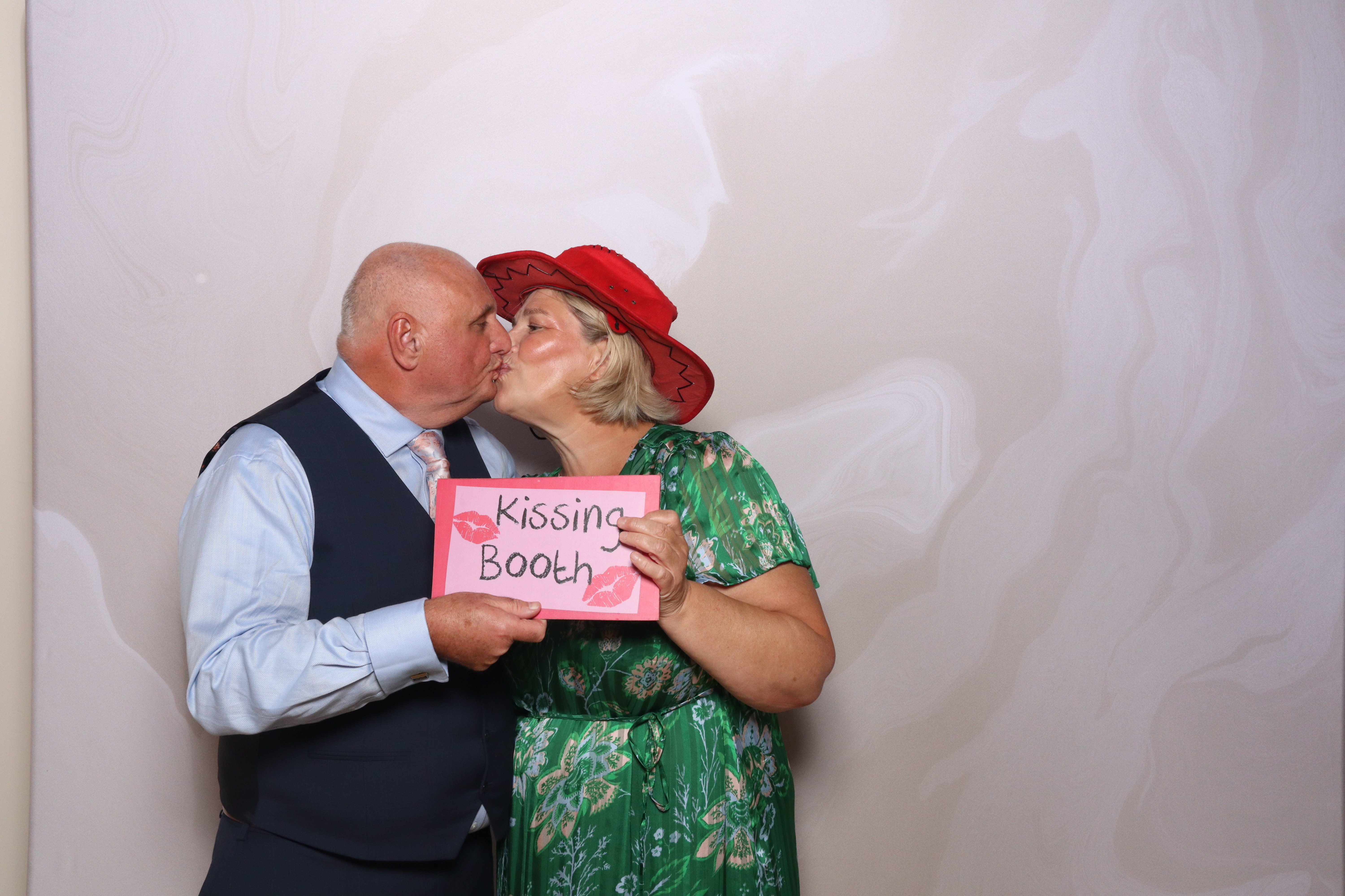 Tyrone and Anna | View more photos from the event at gallery.magicimages.uk/u/MagicImages/Tyrone-and-Anna