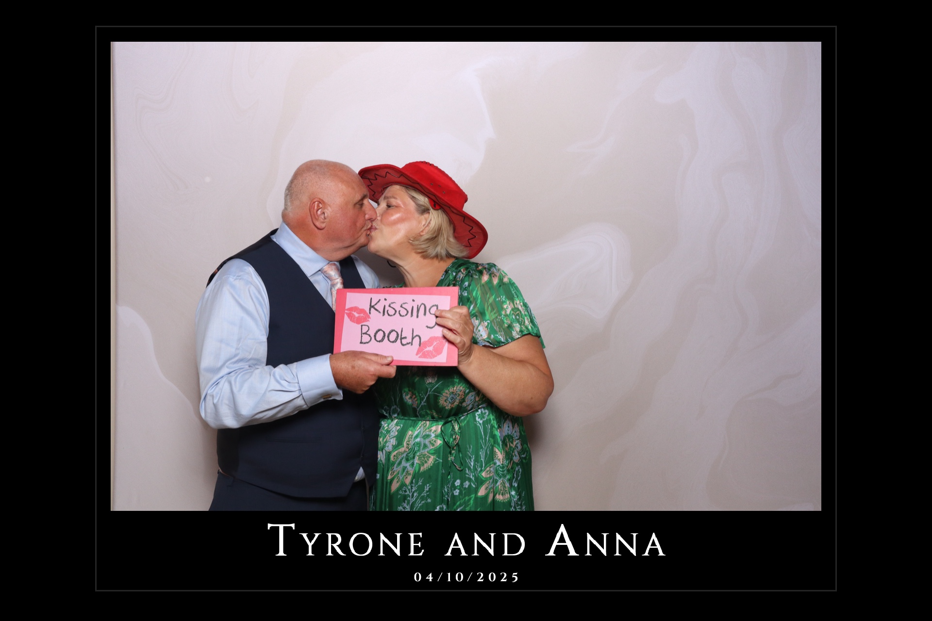 Tyrone and Anna | View more photos from the event at gallery.magicimages.uk/u/MagicImages/Tyrone-and-Anna