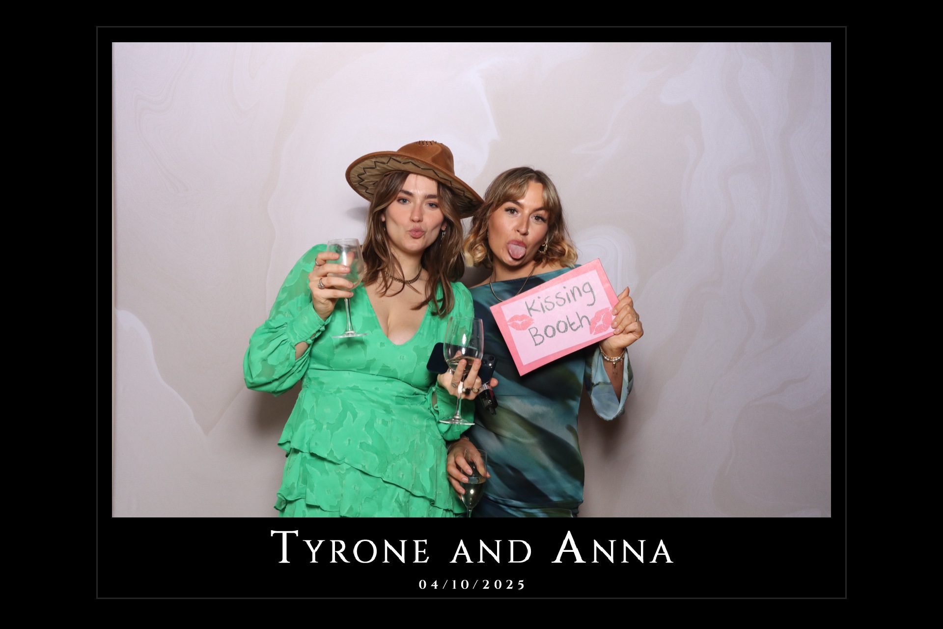 Tyrone and Anna | View more photos from the event at gallery.magicimages.uk/u/MagicImages/Tyrone-and-Anna