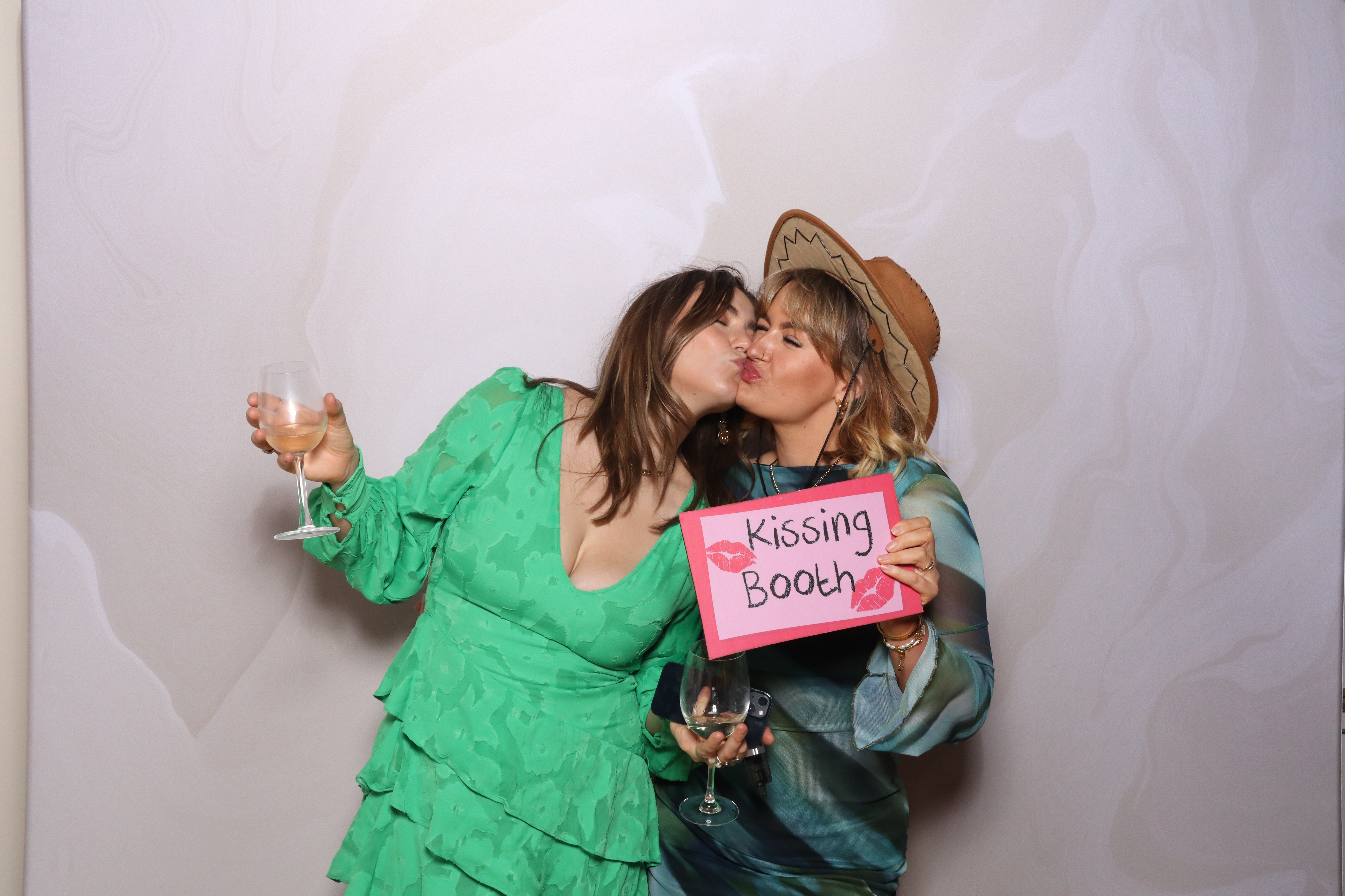 Tyrone and Anna | View more photos from the event at gallery.magicimages.uk/u/MagicImages/Tyrone-and-Anna