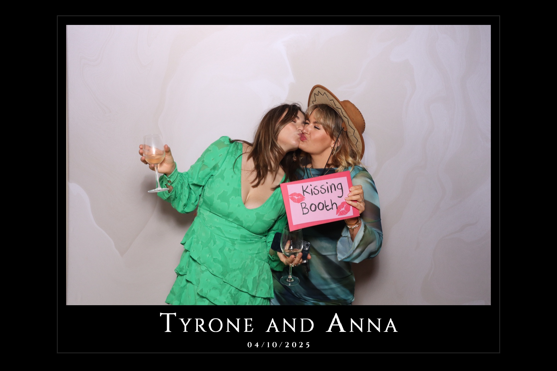 Tyrone and Anna | View more photos from the event at gallery.magicimages.uk/u/MagicImages/Tyrone-and-Anna