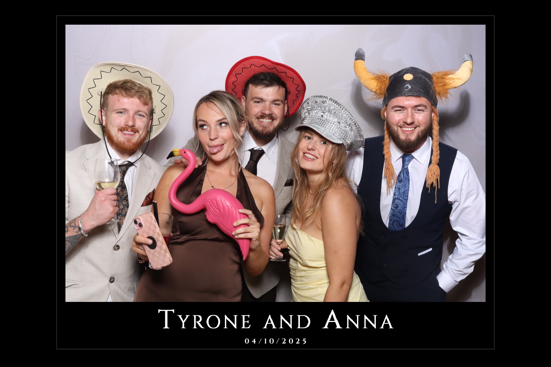 Tyrone and Anna | View more photos from the event at gallery.magicimages.uk/u/MagicImages/Tyrone-and-Anna