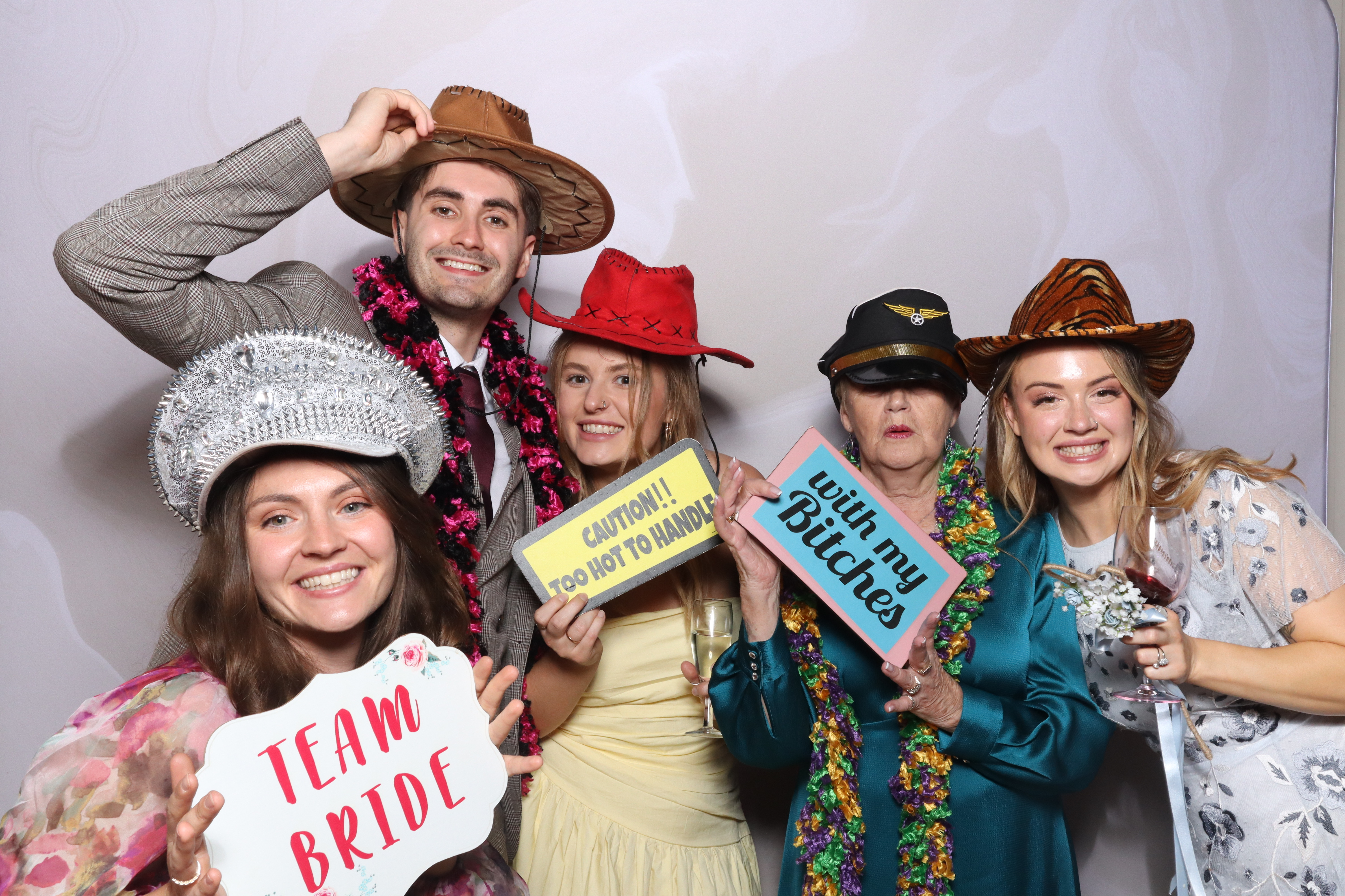 Tyrone and Anna | View more photos from the event at gallery.magicimages.uk/u/MagicImages/Tyrone-and-Anna