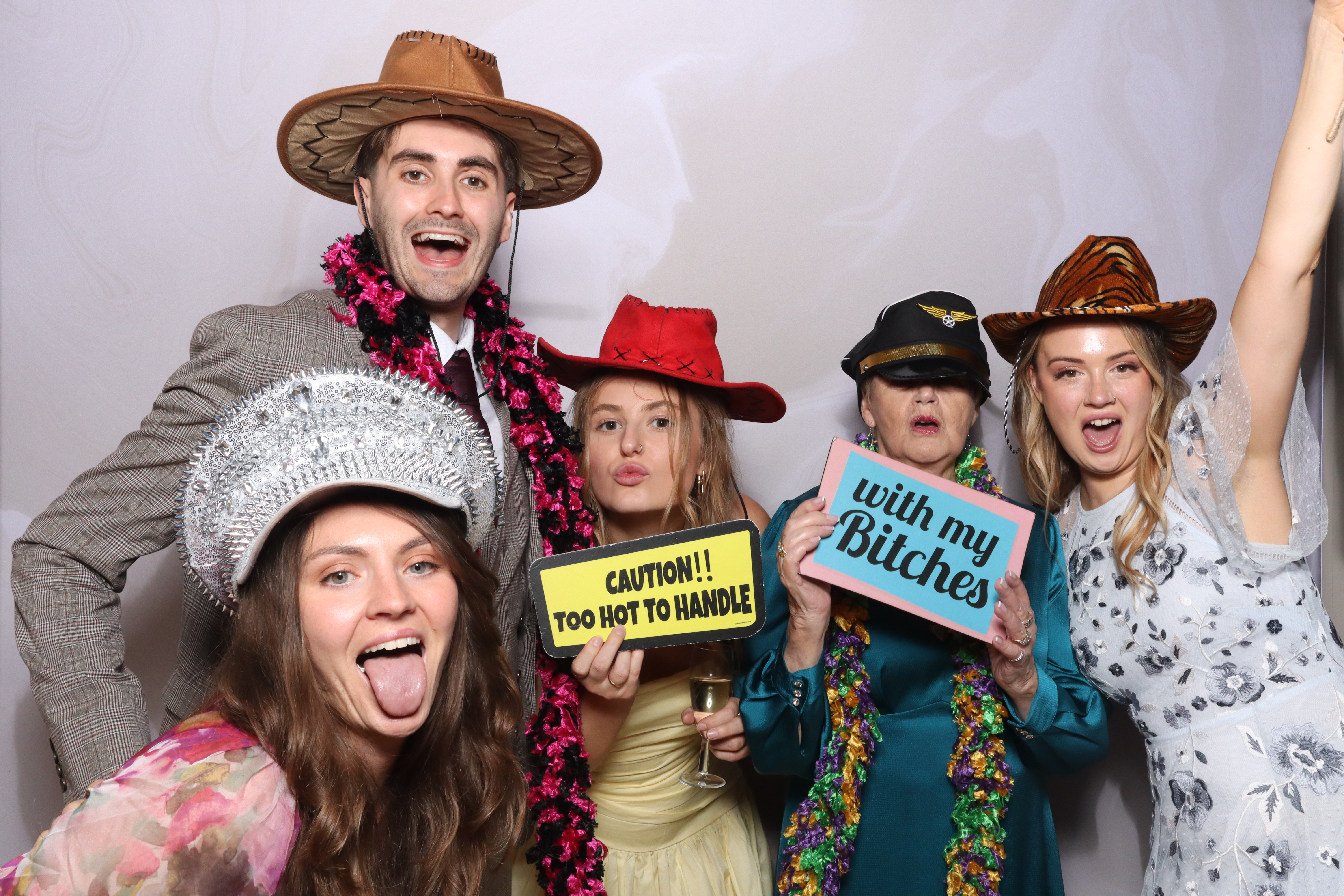 Tyrone and Anna | View more photos from the event at gallery.magicimages.uk/u/MagicImages/Tyrone-and-Anna