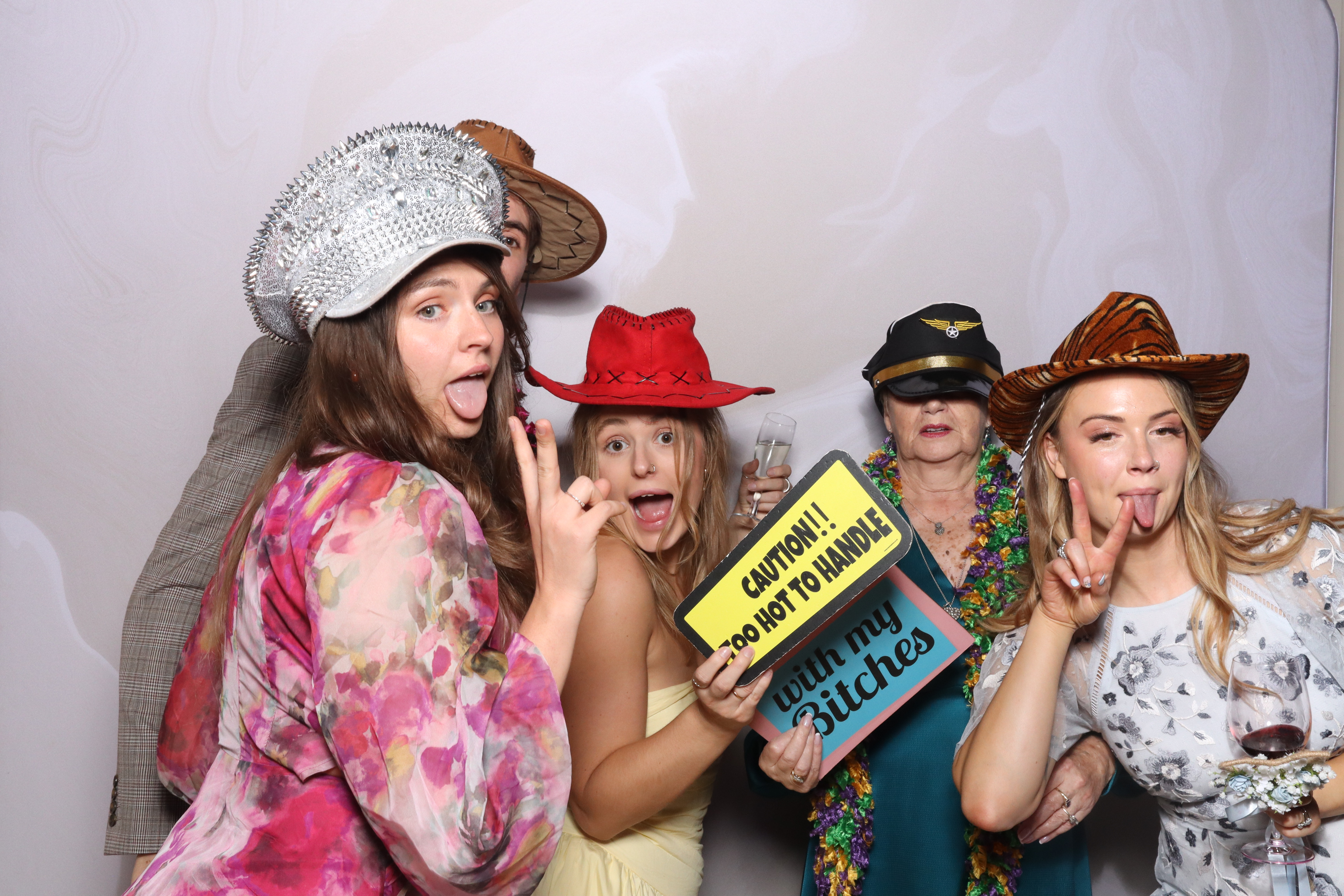 Tyrone and Anna | View more photos from the event at gallery.magicimages.uk/u/MagicImages/Tyrone-and-Anna