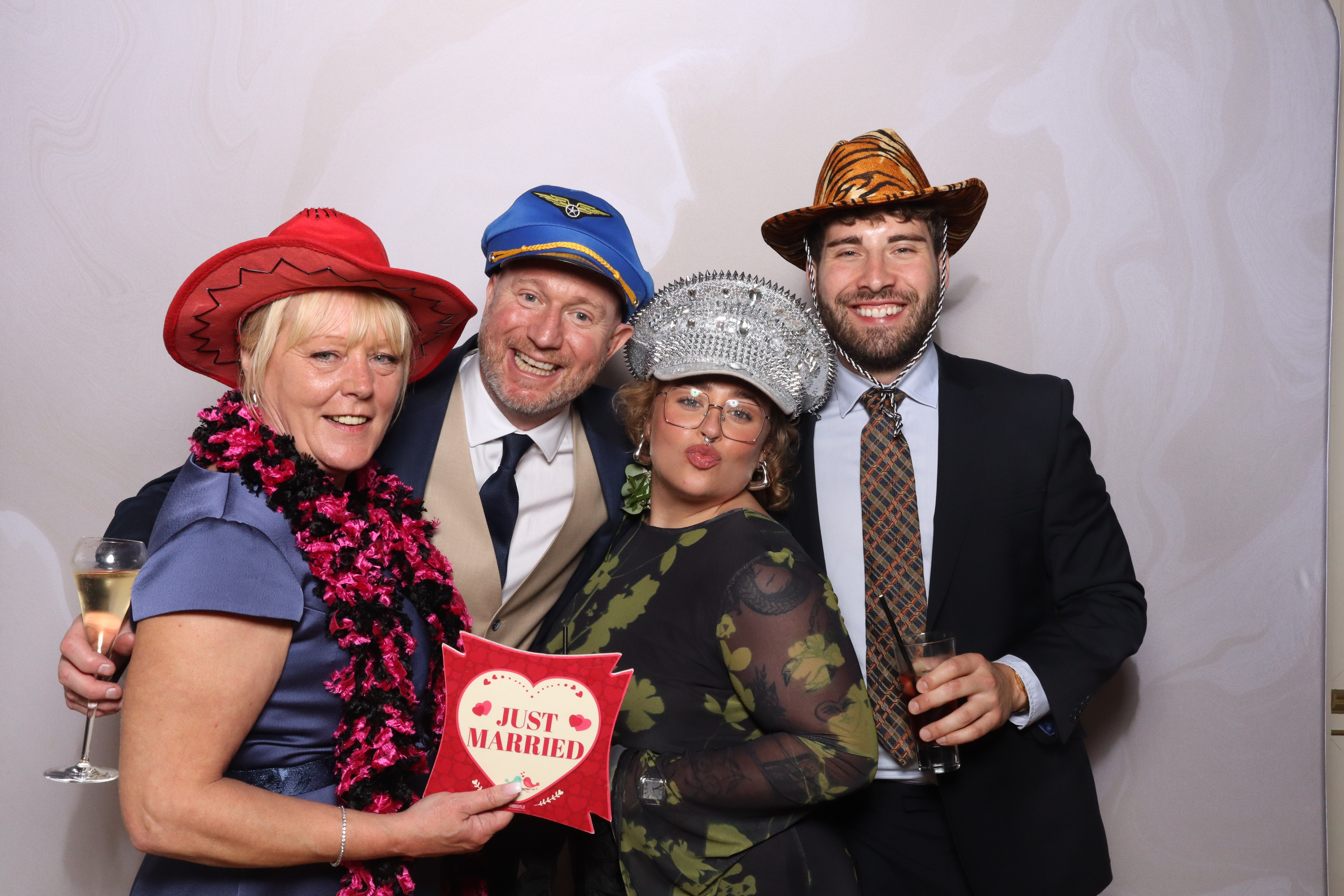 Tyrone and Anna | View more photos from the event at gallery.magicimages.uk/u/MagicImages/Tyrone-and-Anna