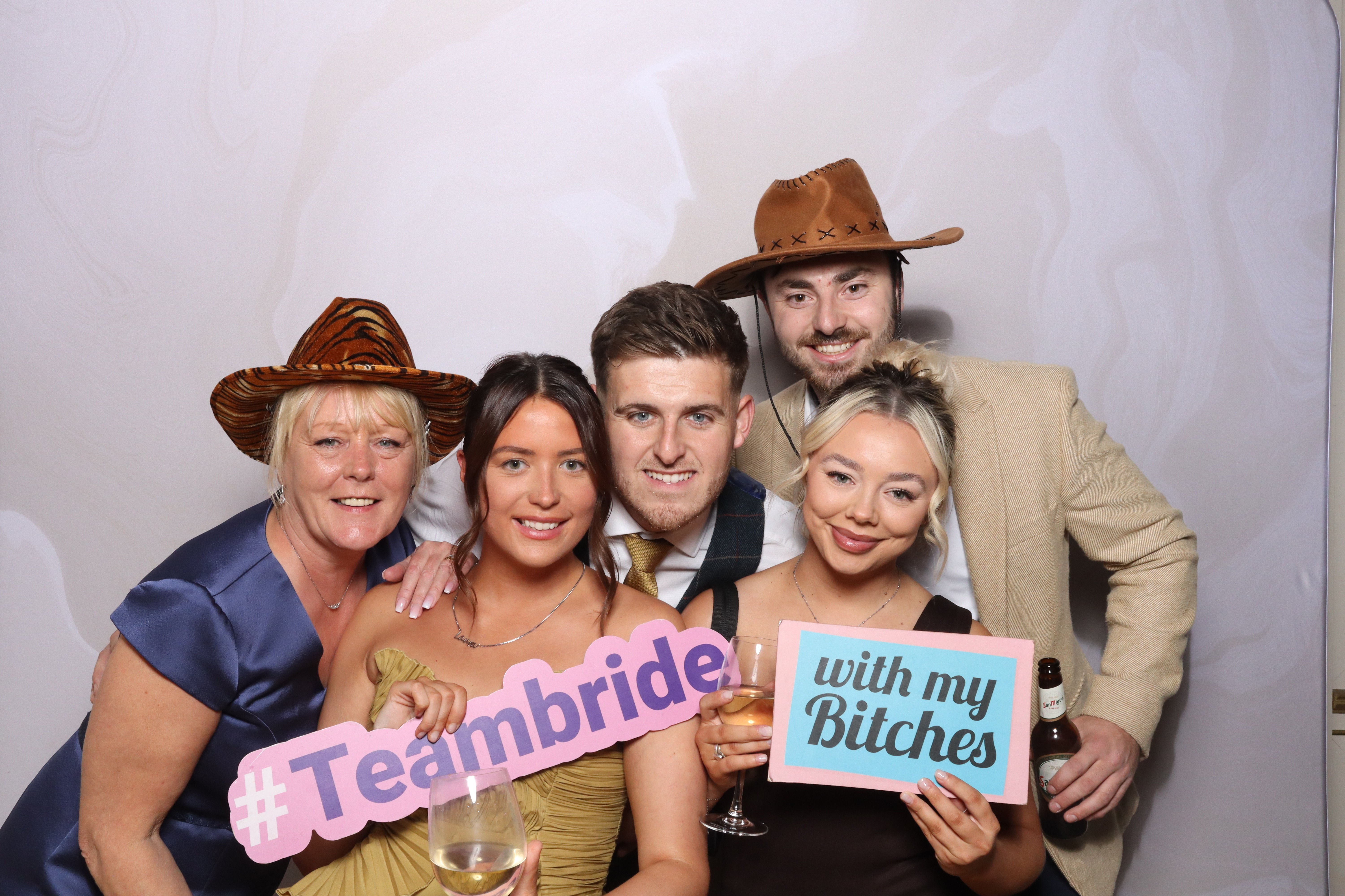 Tyrone and Anna | View more photos from the event at gallery.magicimages.uk/u/MagicImages/Tyrone-and-Anna