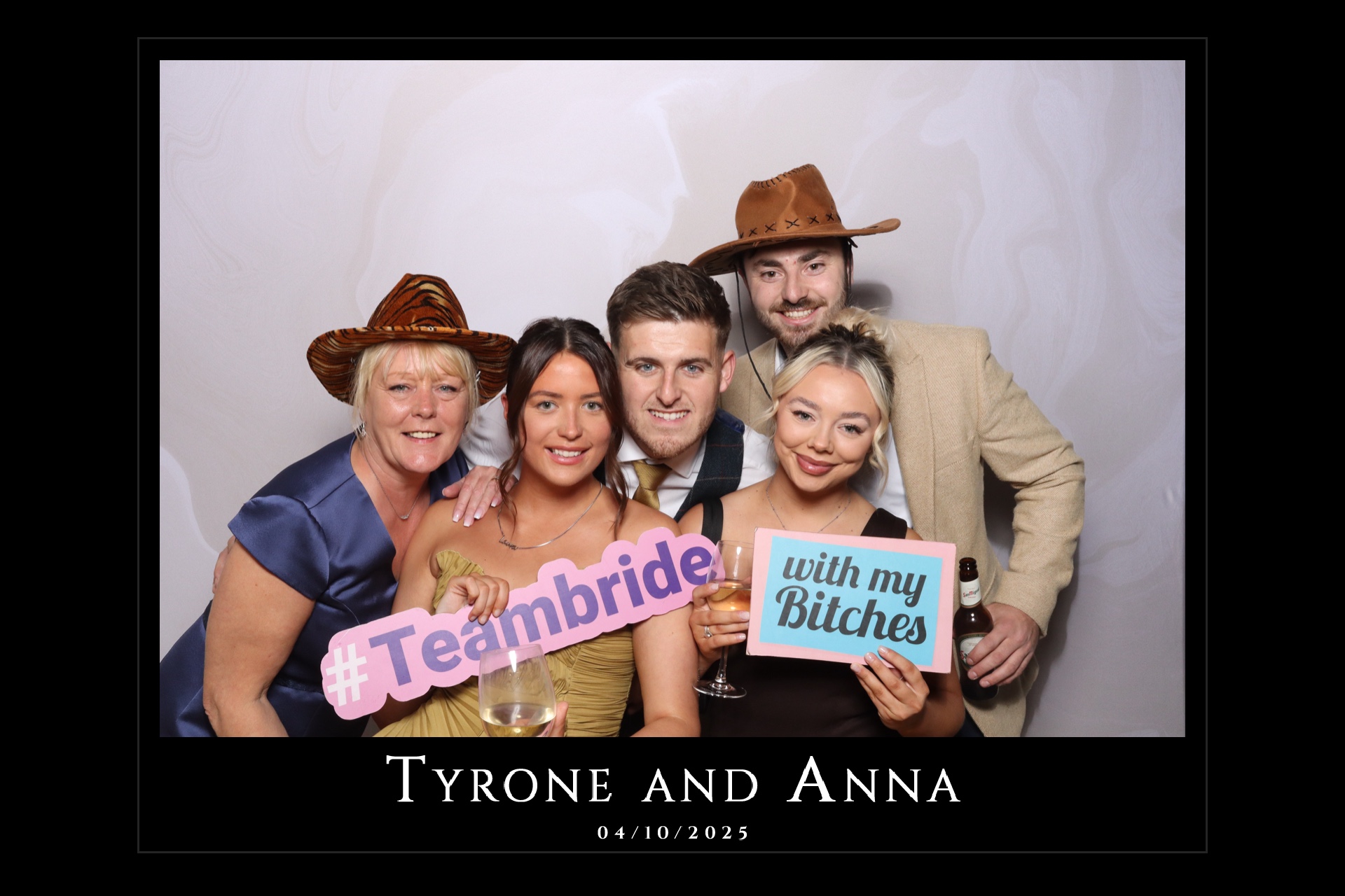 Tyrone and Anna | View more photos from the event at gallery.magicimages.uk/u/MagicImages/Tyrone-and-Anna