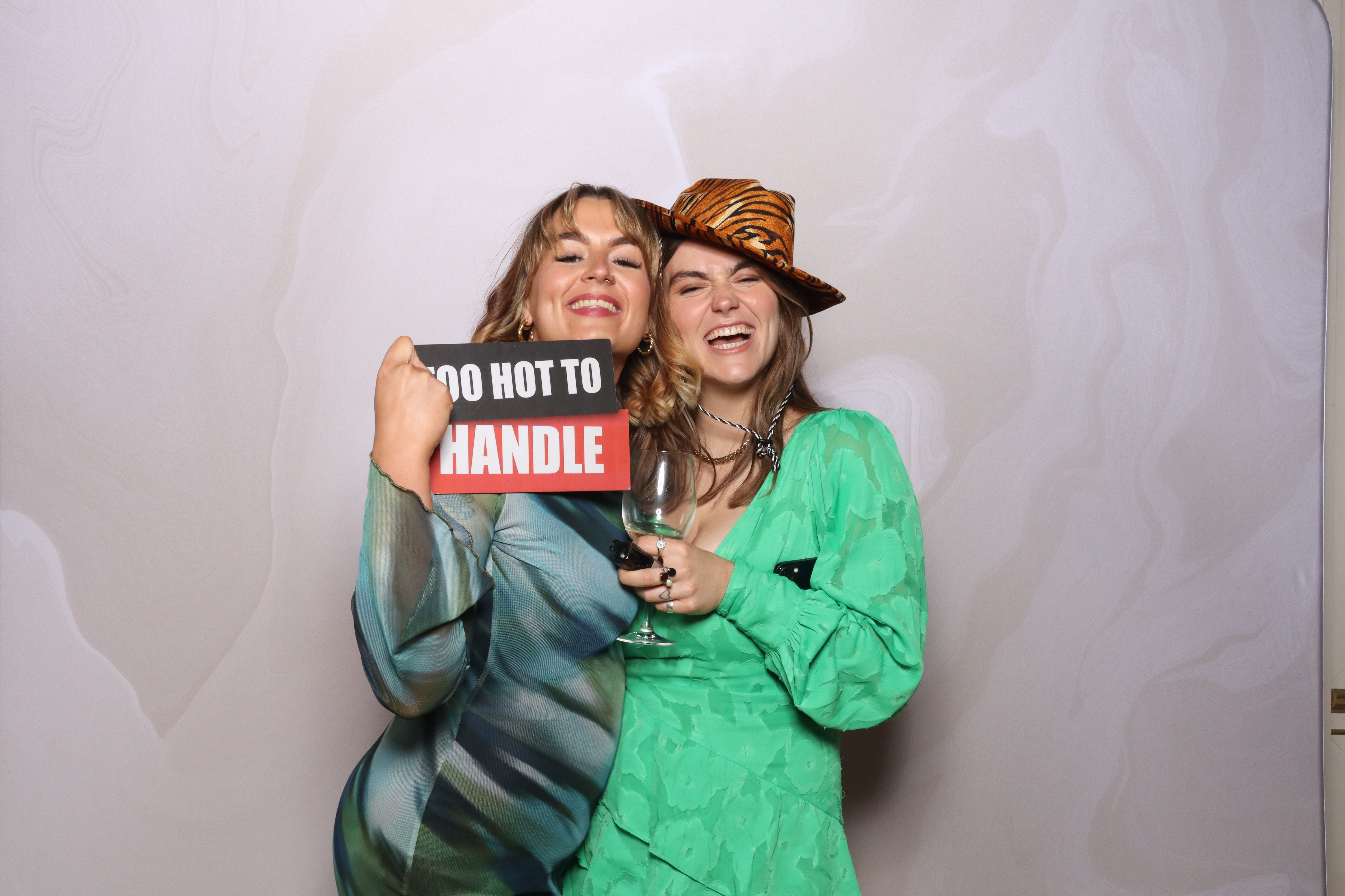 Tyrone and Anna | View more photos from the event at gallery.magicimages.uk/u/MagicImages/Tyrone-and-Anna