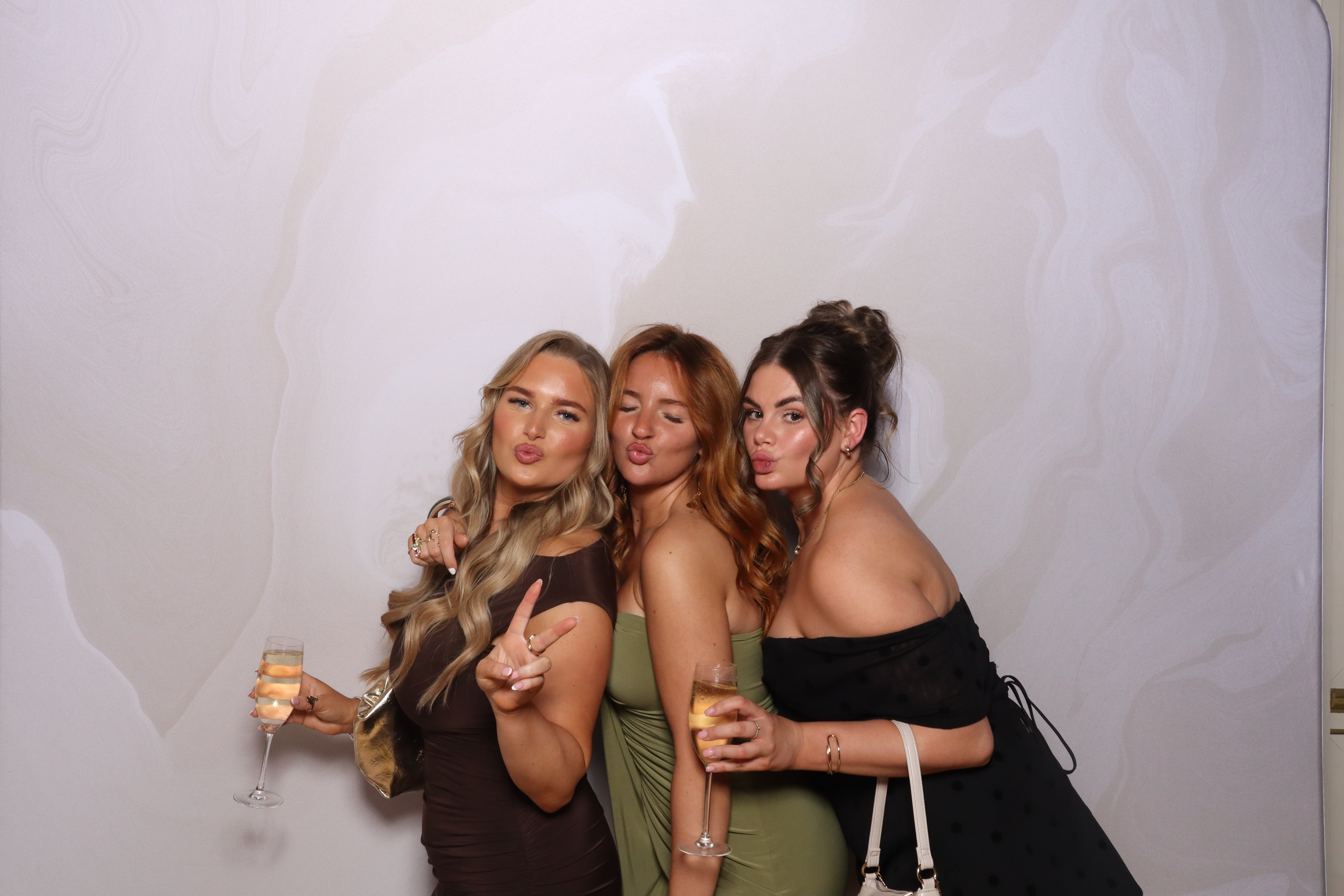 Tyrone and Anna | View more photos from the event at gallery.magicimages.uk/u/MagicImages/Tyrone-and-Anna