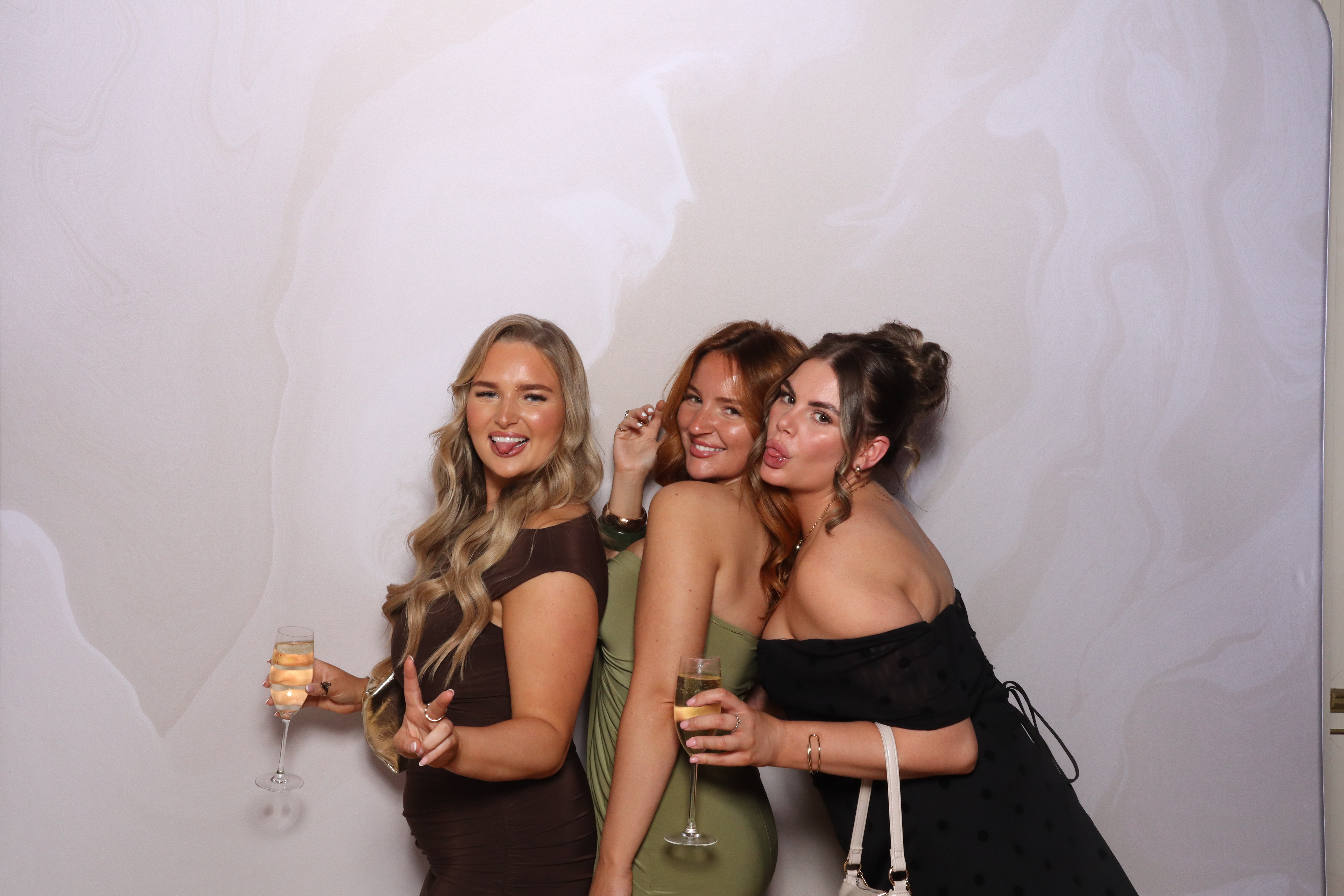 Tyrone and Anna | View more photos from the event at gallery.magicimages.uk/u/MagicImages/Tyrone-and-Anna