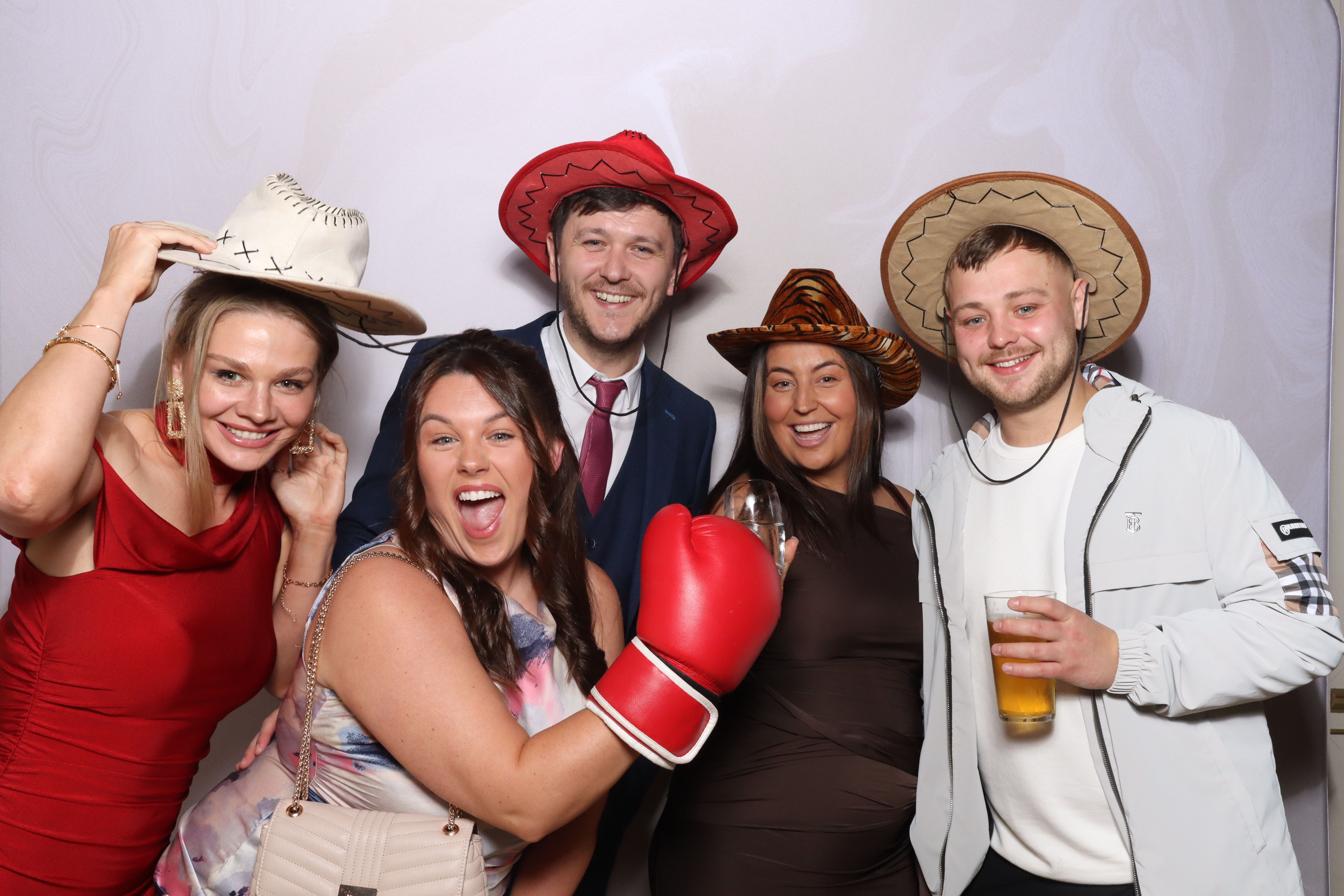 Tyrone and Anna | View more photos from the event at gallery.magicimages.uk/u/MagicImages/Tyrone-and-Anna