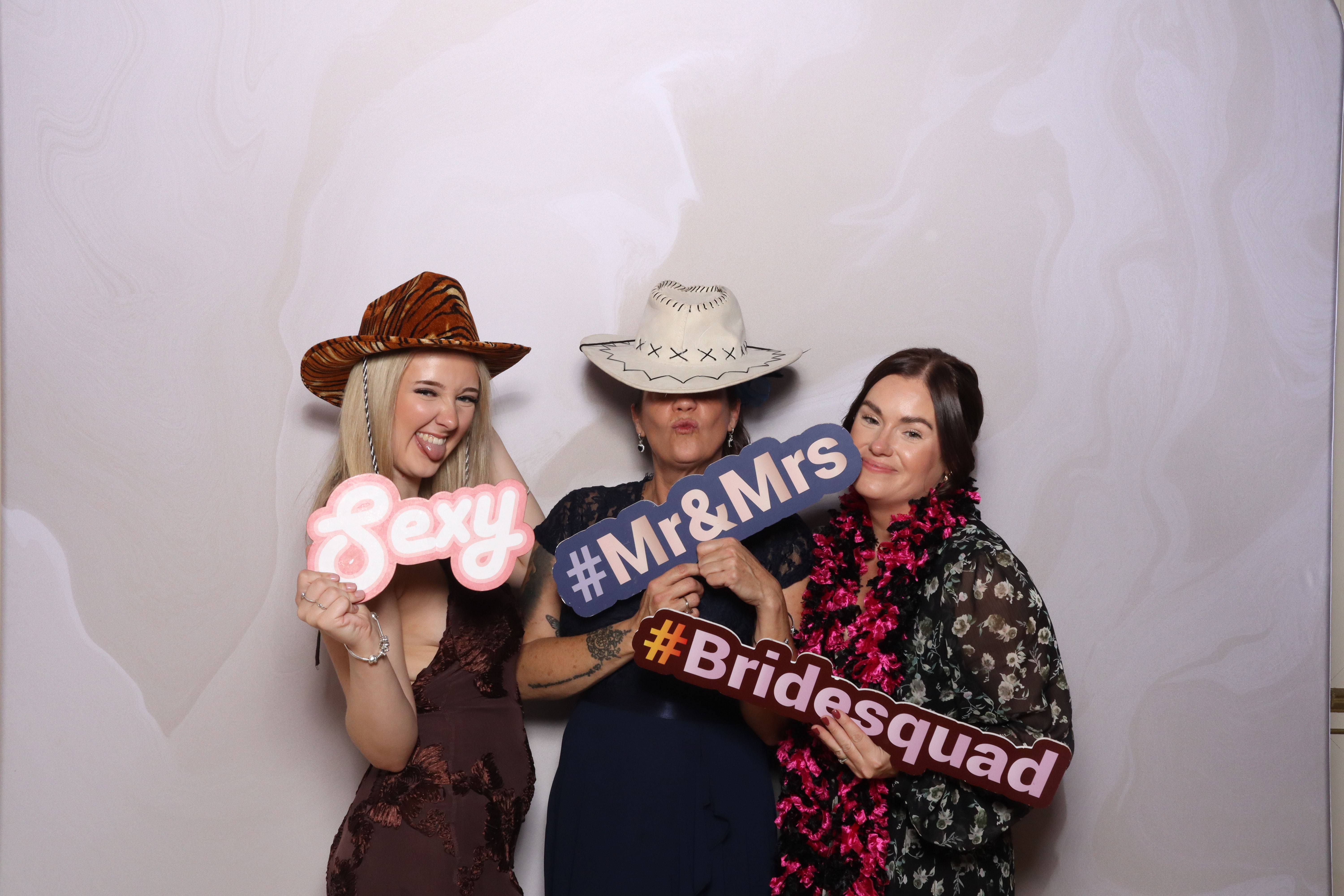 Tyrone and Anna | View more photos from the event at gallery.magicimages.uk/u/MagicImages/Tyrone-and-Anna