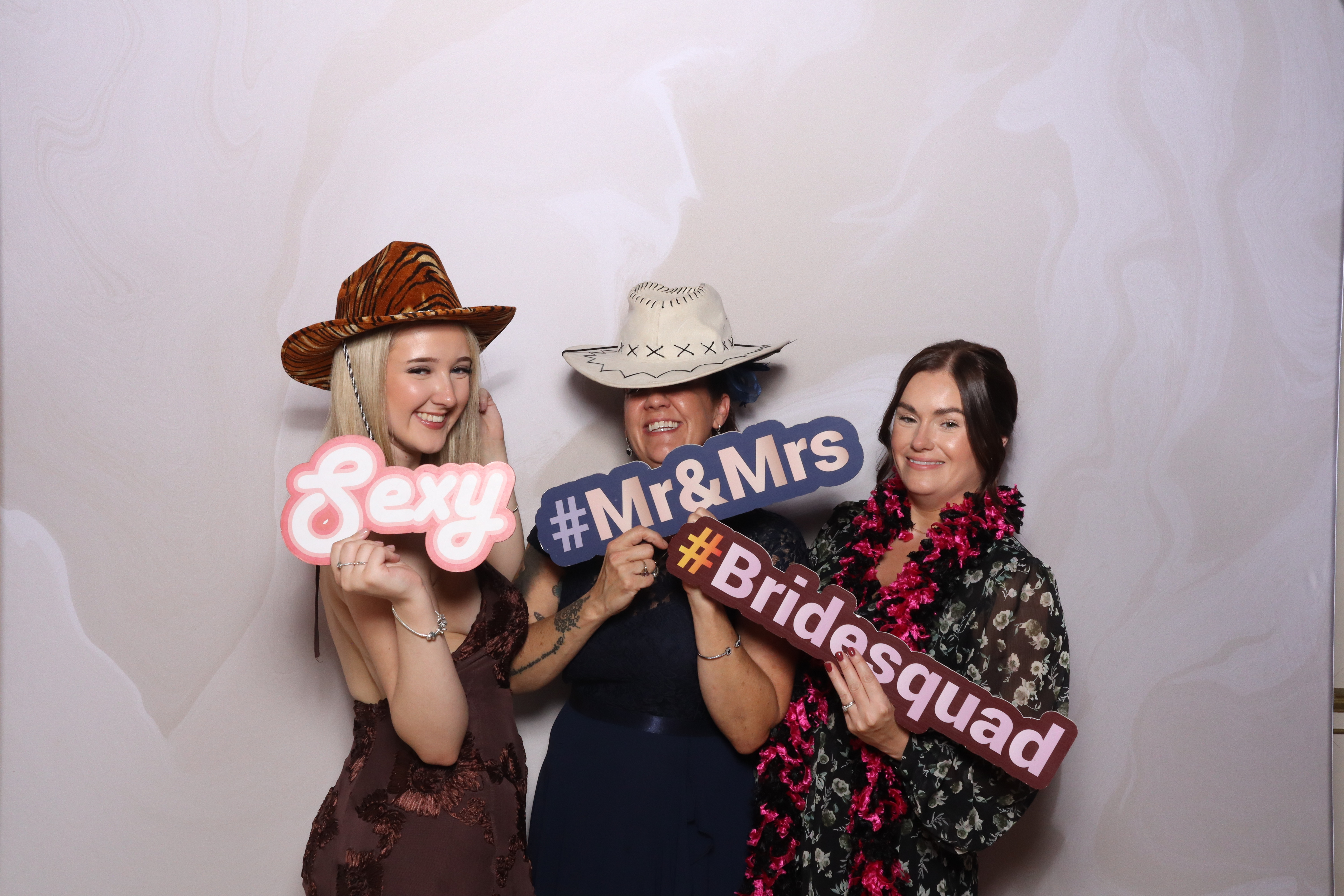 Tyrone and Anna | View more photos from the event at gallery.magicimages.uk/u/MagicImages/Tyrone-and-Anna