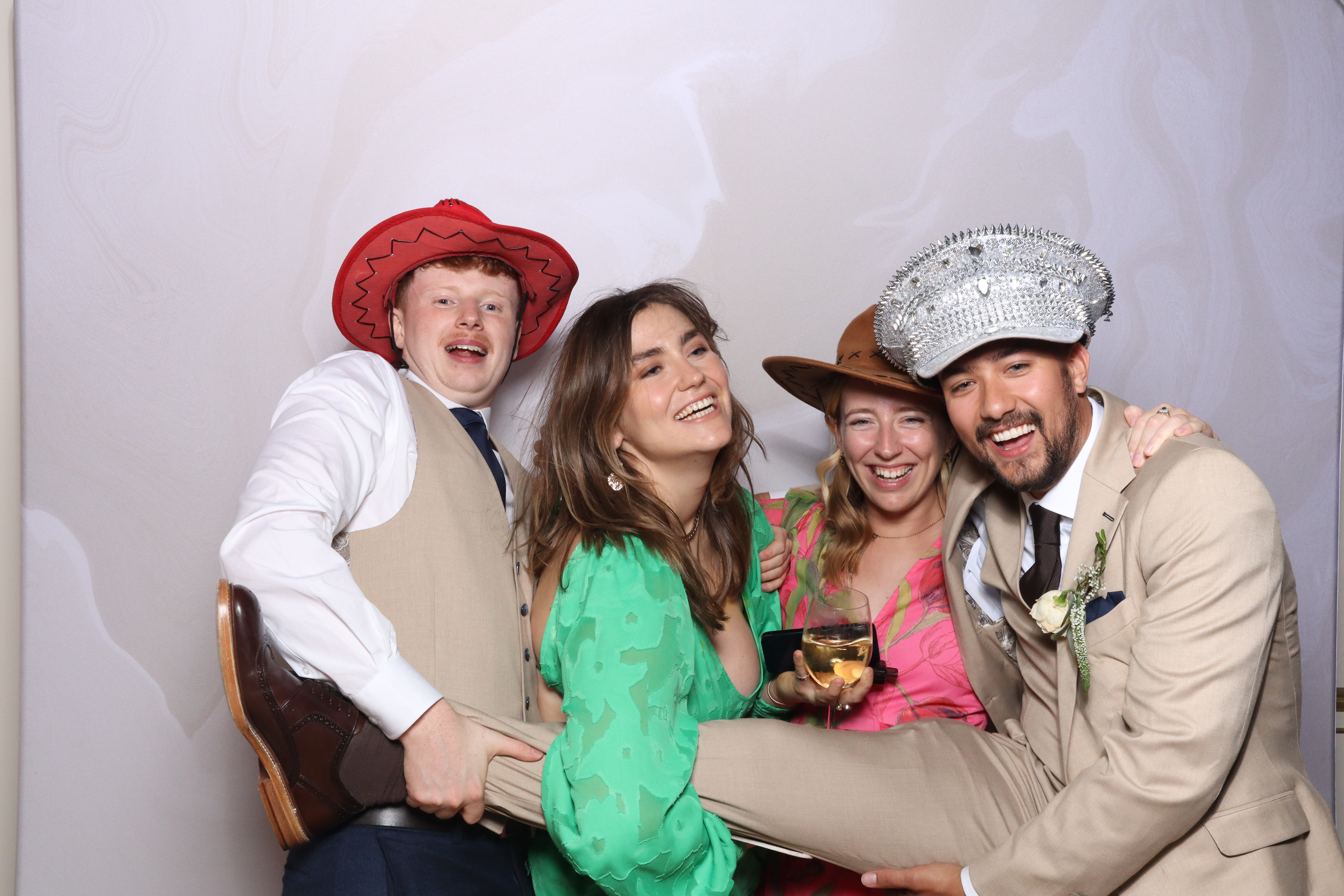 Tyrone and Anna | View more photos from the event at gallery.magicimages.uk/u/MagicImages/Tyrone-and-Anna