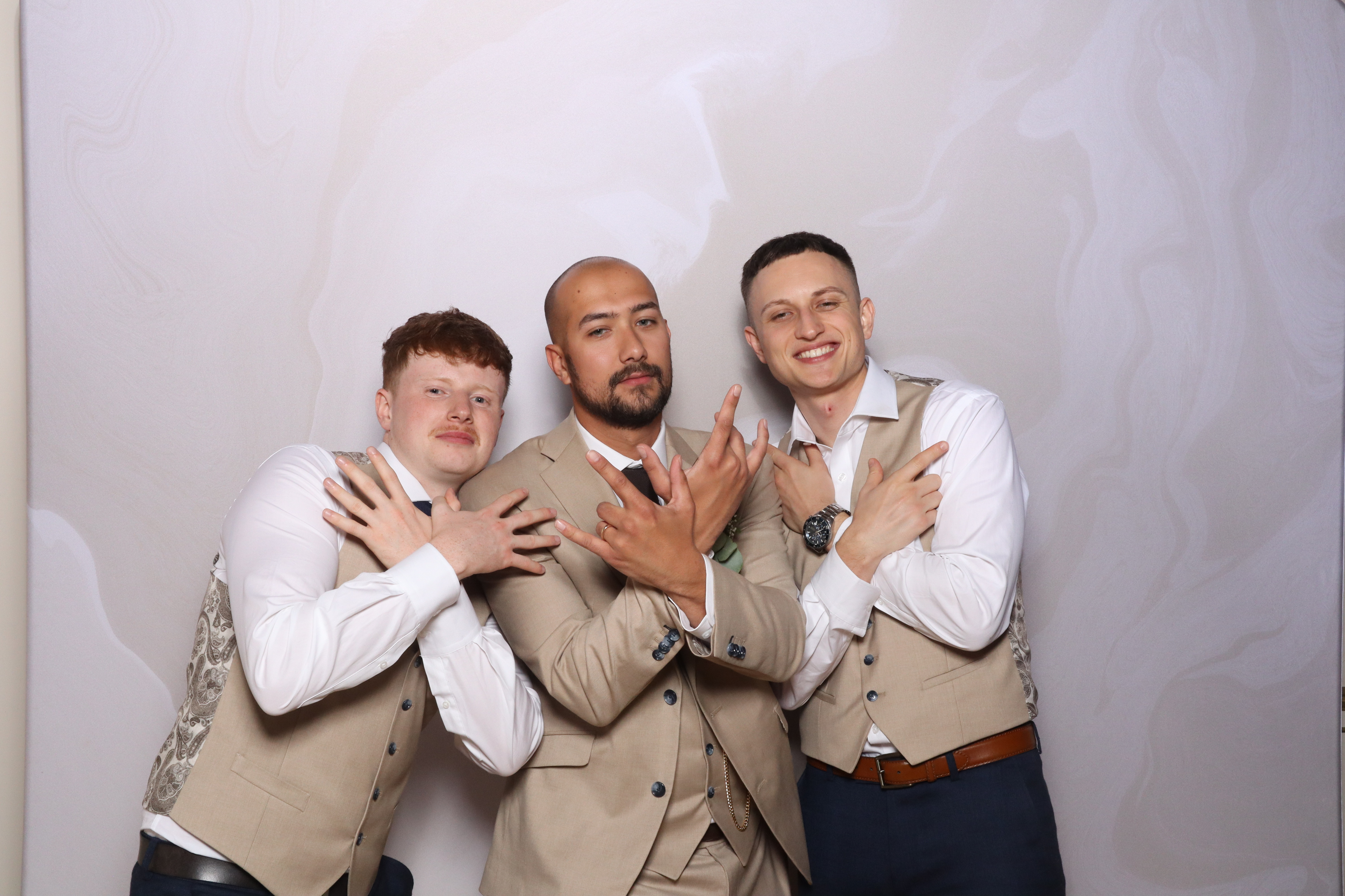 Tyrone and Anna | View more photos from the event at gallery.magicimages.uk/u/MagicImages/Tyrone-and-Anna