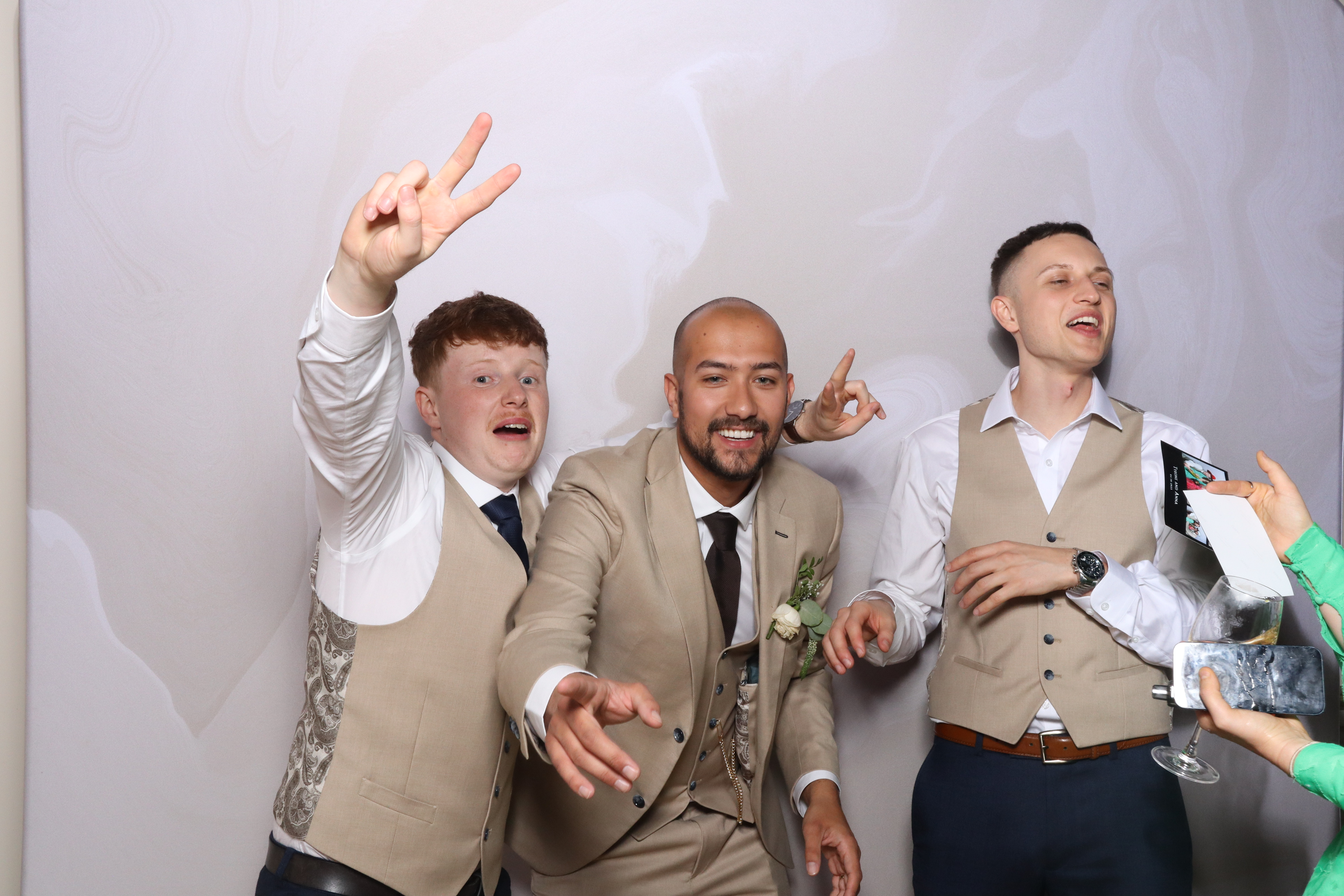 Tyrone and Anna | View more photos from the event at gallery.magicimages.uk/u/MagicImages/Tyrone-and-Anna