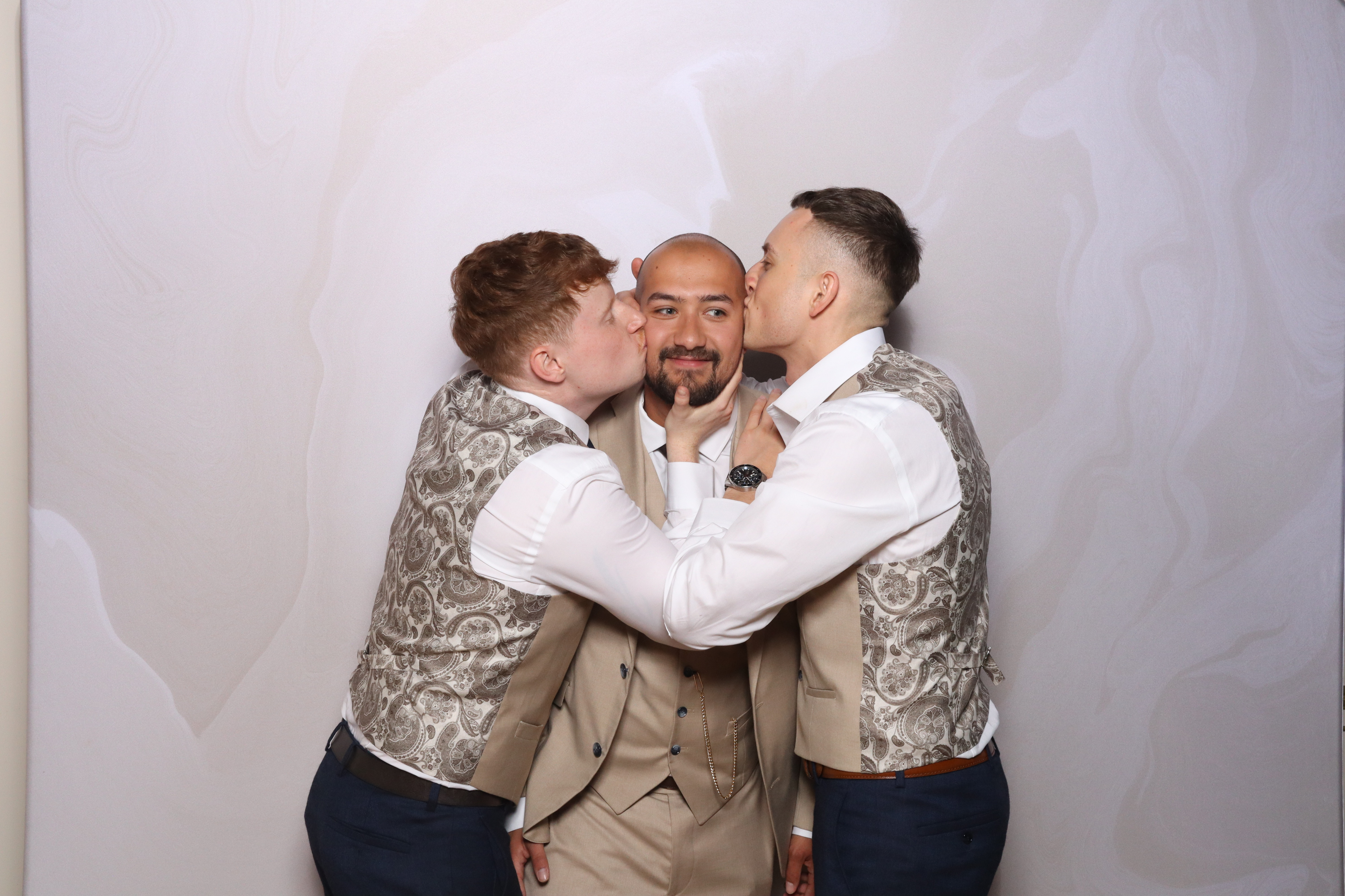 Tyrone and Anna | View more photos from the event at gallery.magicimages.uk/u/MagicImages/Tyrone-and-Anna