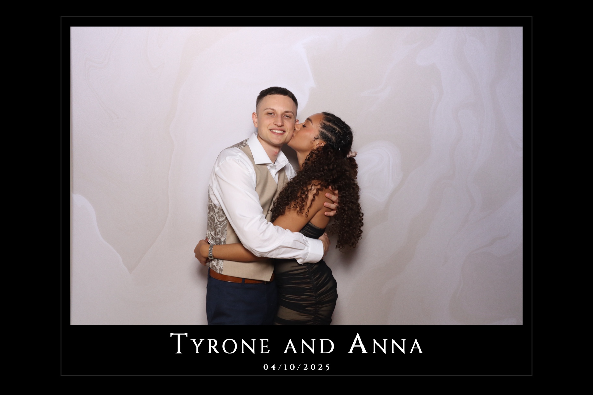 Tyrone and Anna | View more photos from the event at gallery.magicimages.uk/u/MagicImages/Tyrone-and-Anna