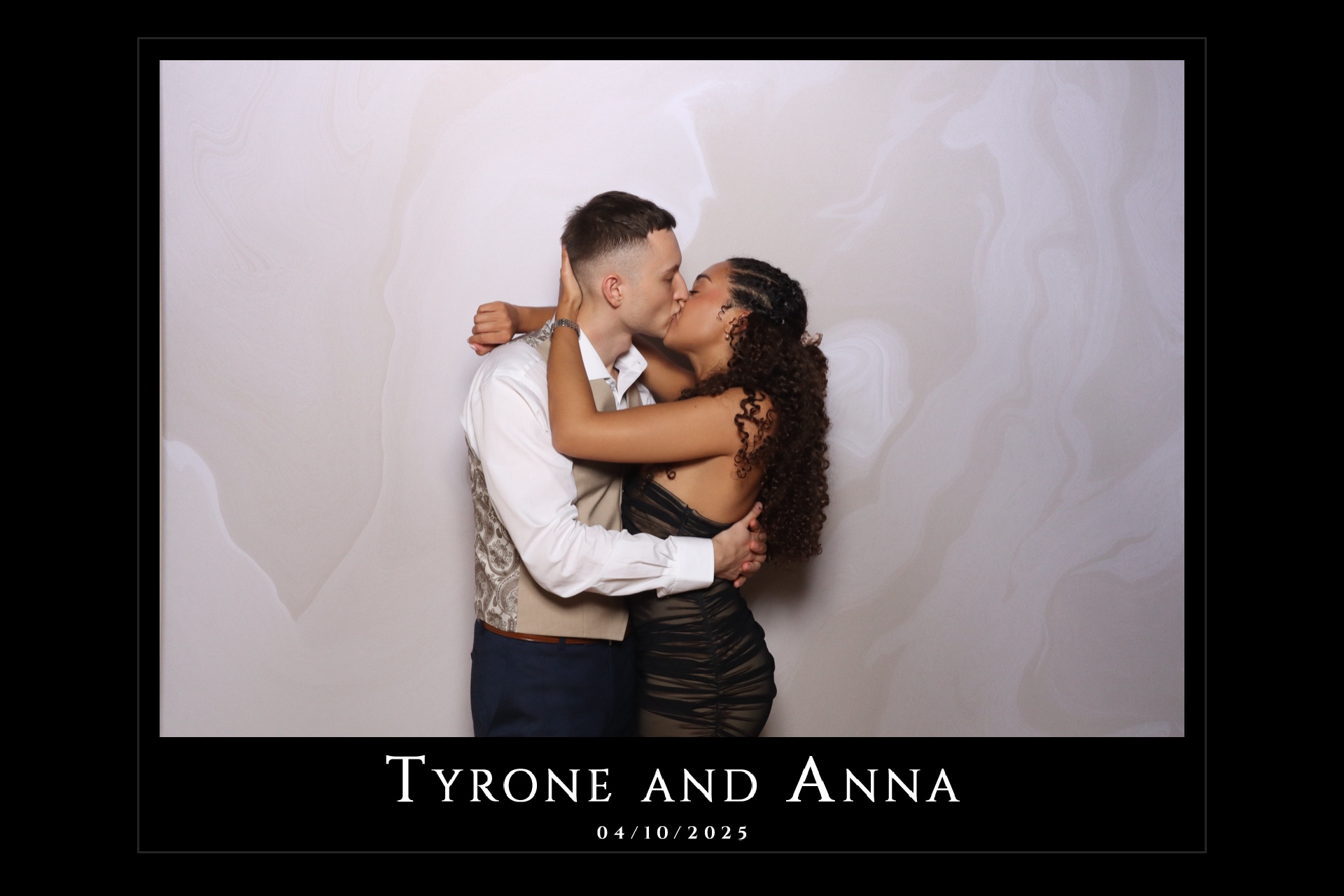 Tyrone and Anna | View more photos from the event at gallery.magicimages.uk/u/MagicImages/Tyrone-and-Anna