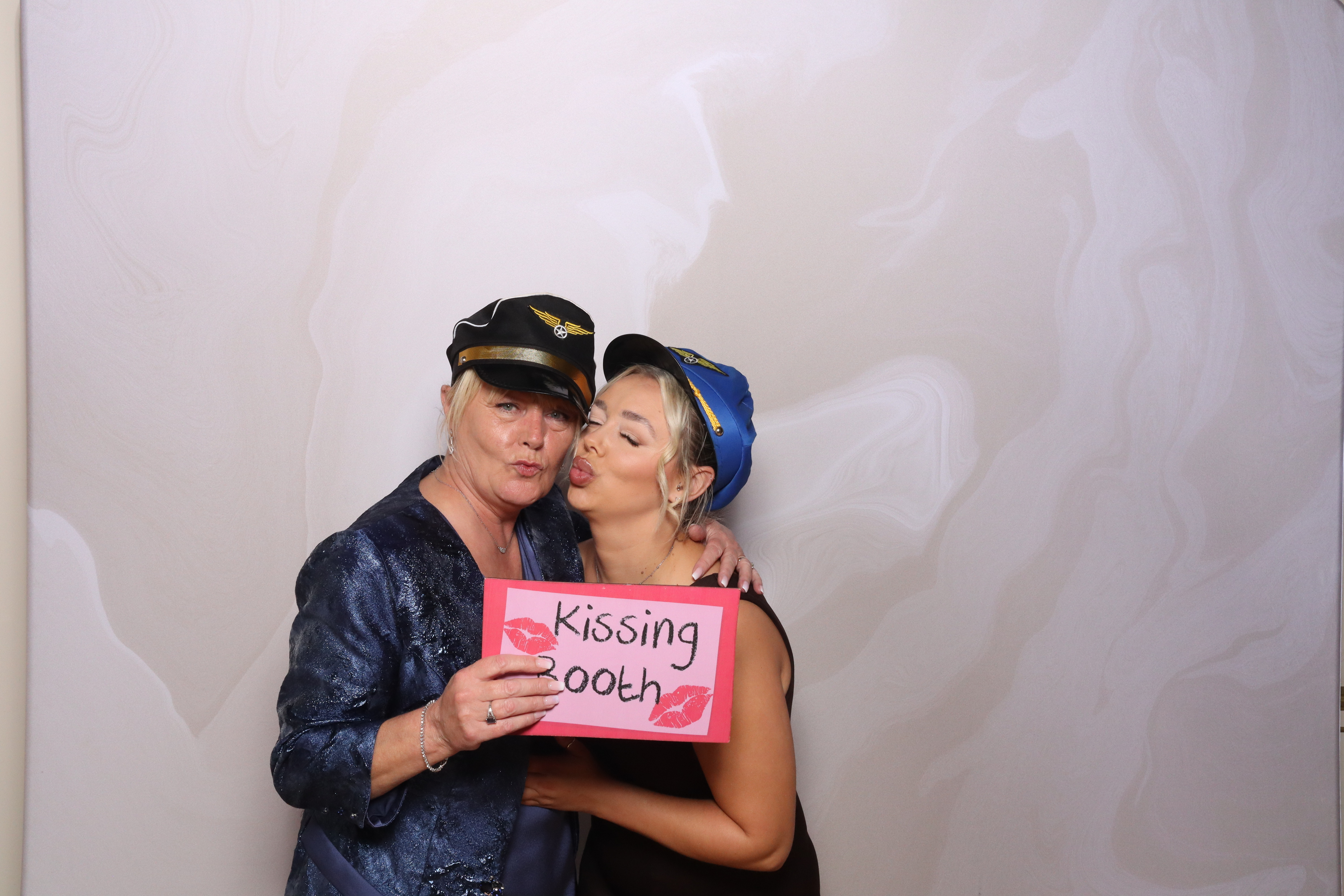 Tyrone and Anna | View more photos from the event at gallery.magicimages.uk/u/MagicImages/Tyrone-and-Anna