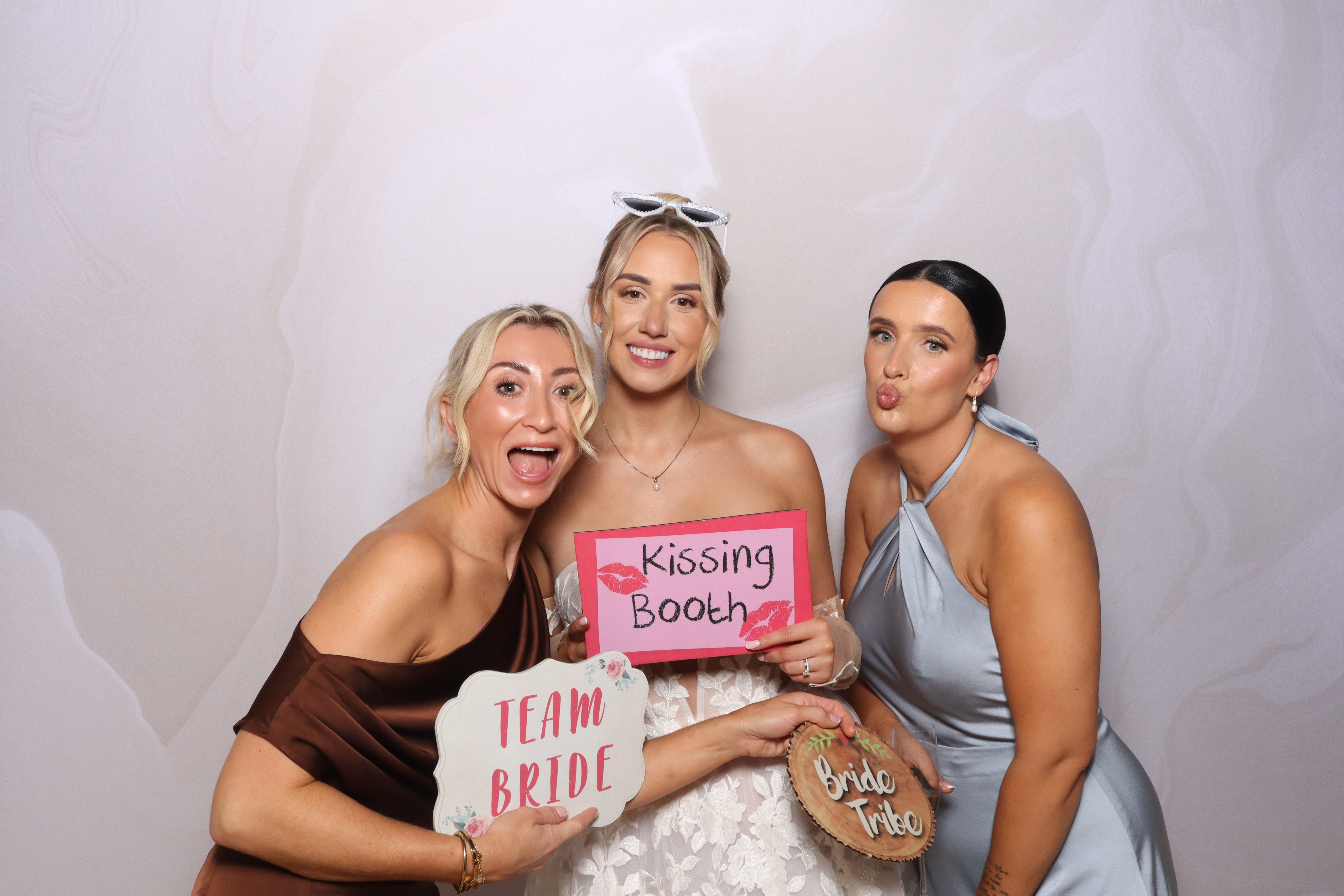 Tyrone and Anna | View more photos from the event at gallery.magicimages.uk/u/MagicImages/Tyrone-and-Anna