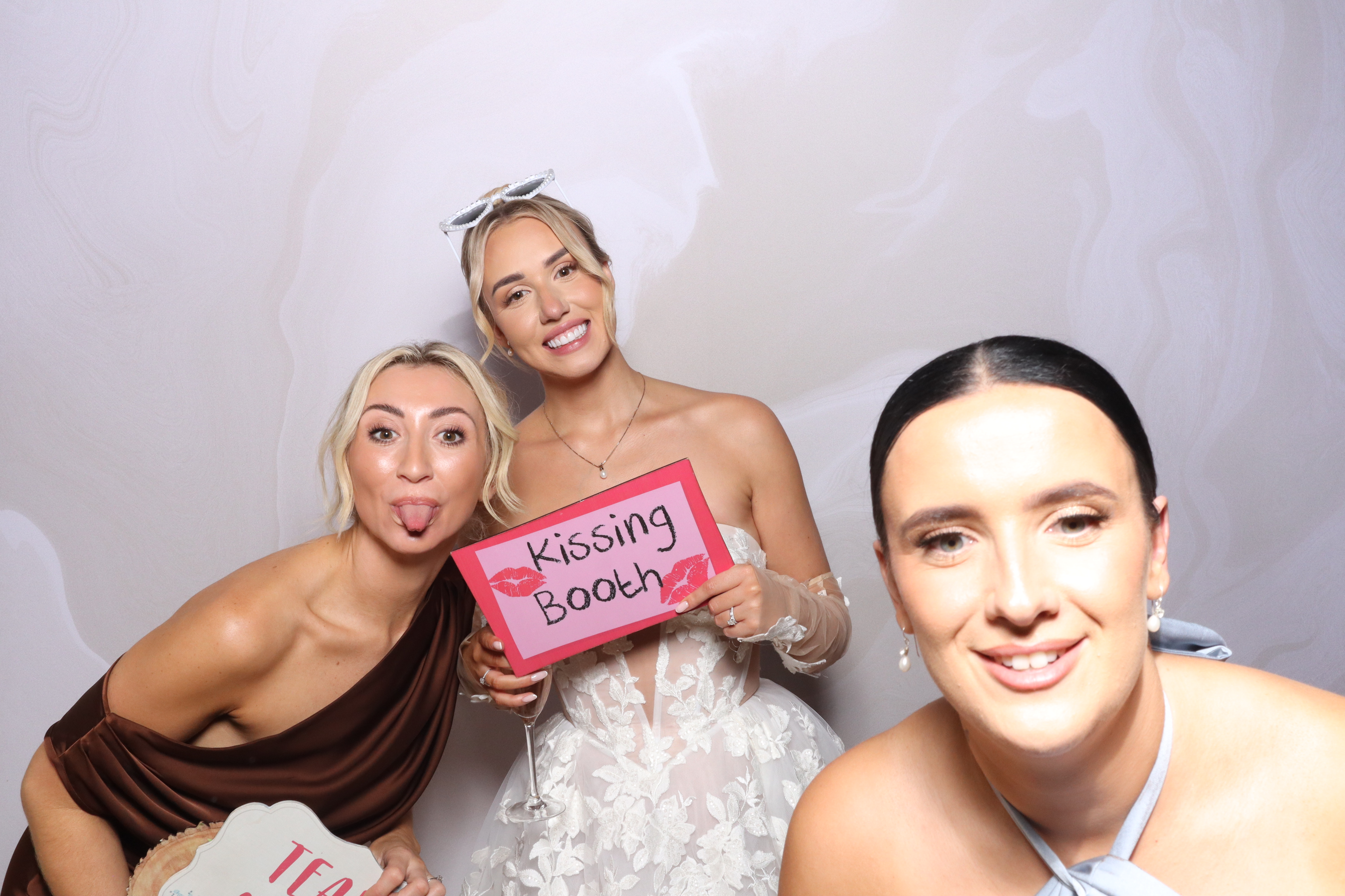 Tyrone and Anna | View more photos from the event at gallery.magicimages.uk/u/MagicImages/Tyrone-and-Anna