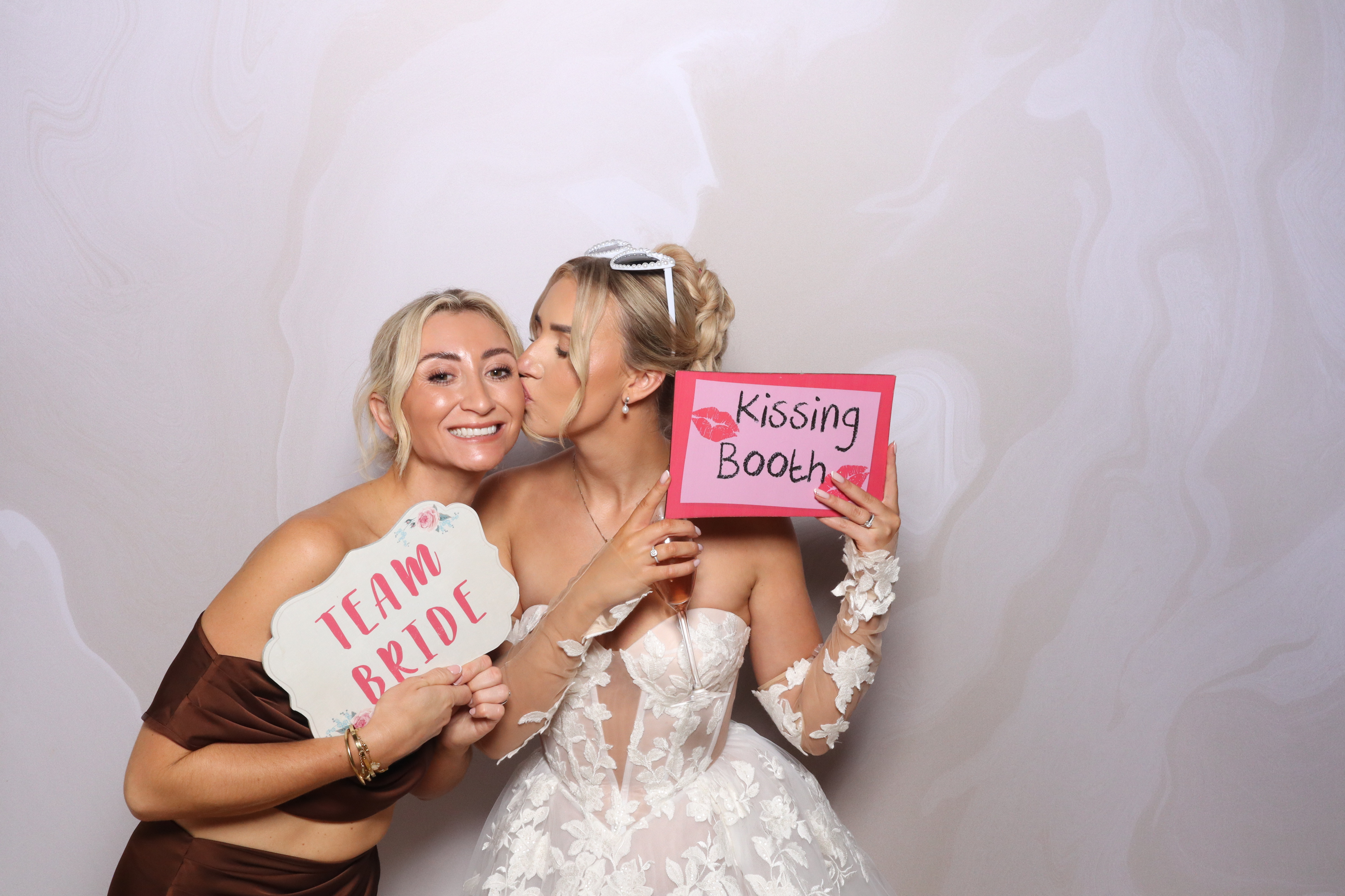 Tyrone and Anna | View more photos from the event at gallery.magicimages.uk/u/MagicImages/Tyrone-and-Anna